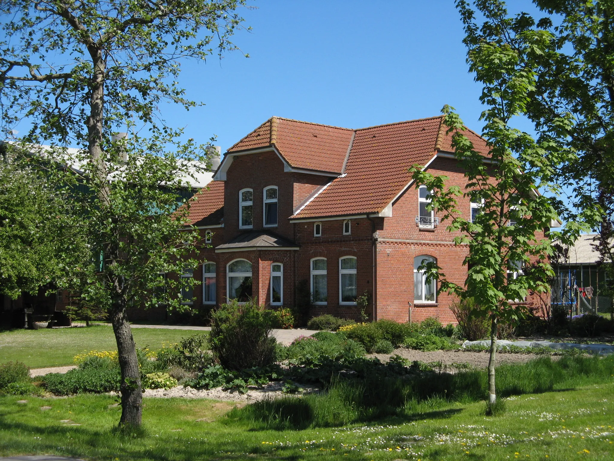 Photo showing: House in Flederwurth, Groven

Author: Dirk Ingo Franke