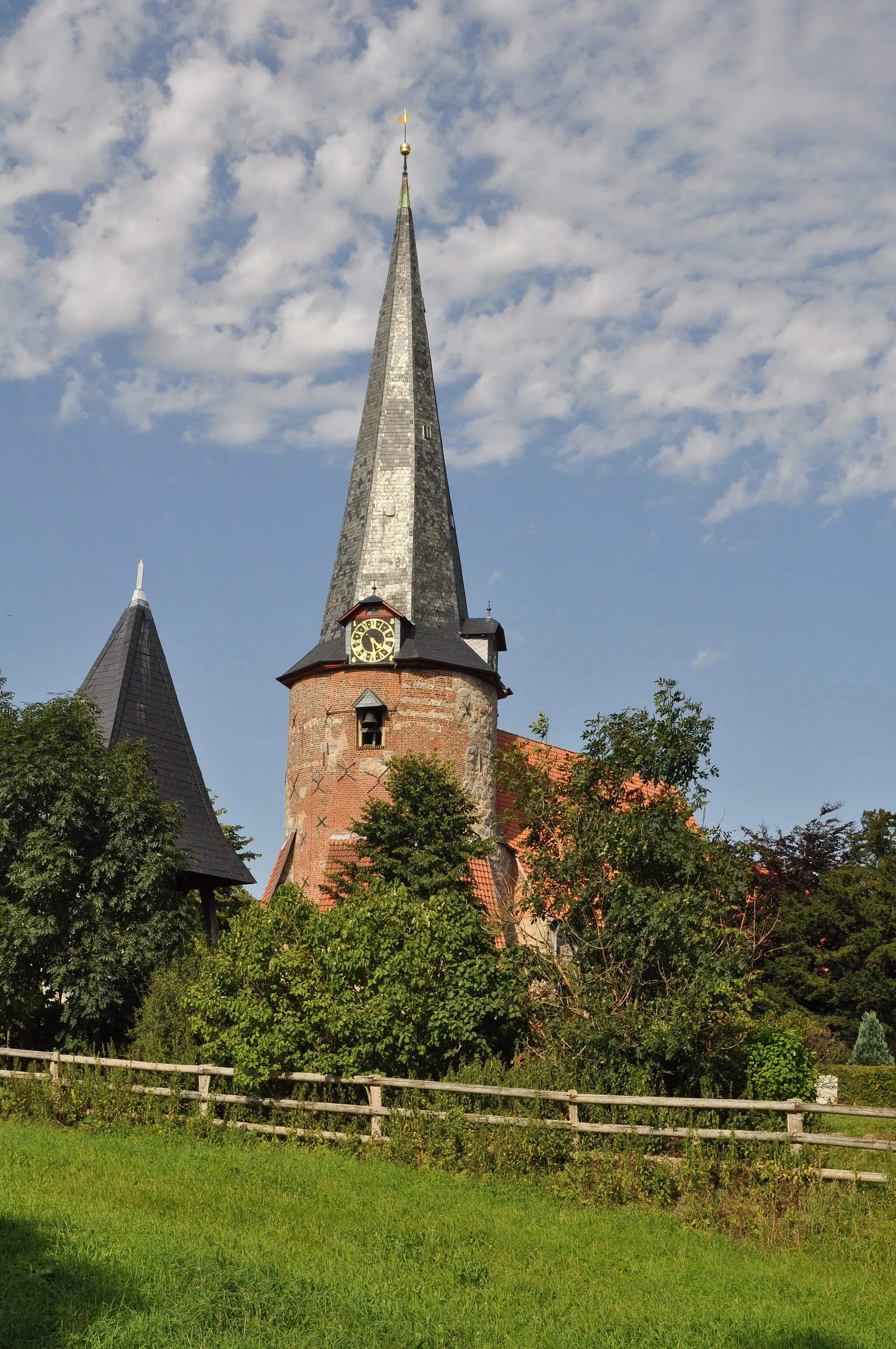 Photo showing: Blick von Südwesten auf die Vicelinkirche in Pronstorf.