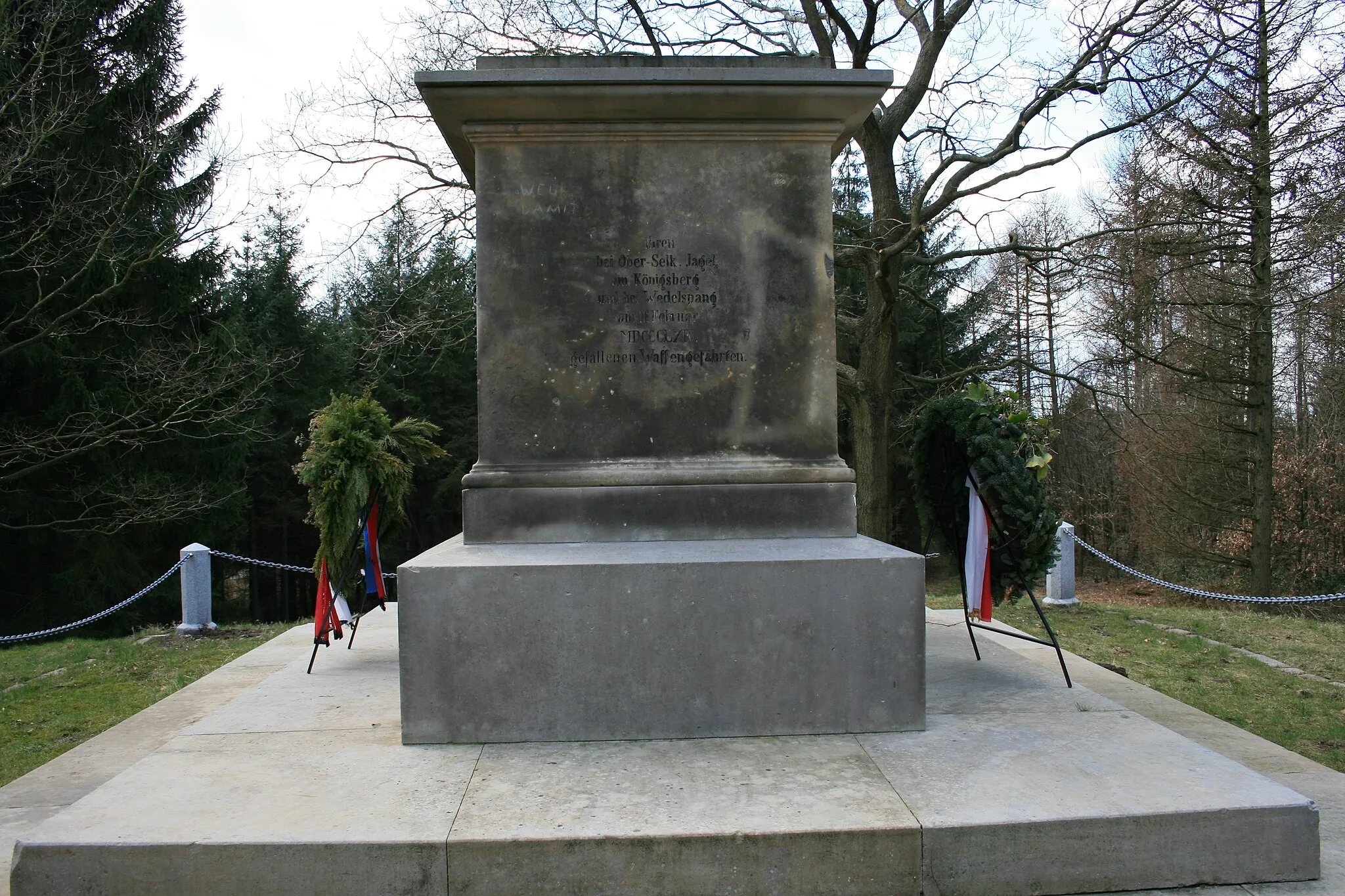 Photo showing: Koenigshuegel Denkmal vorne