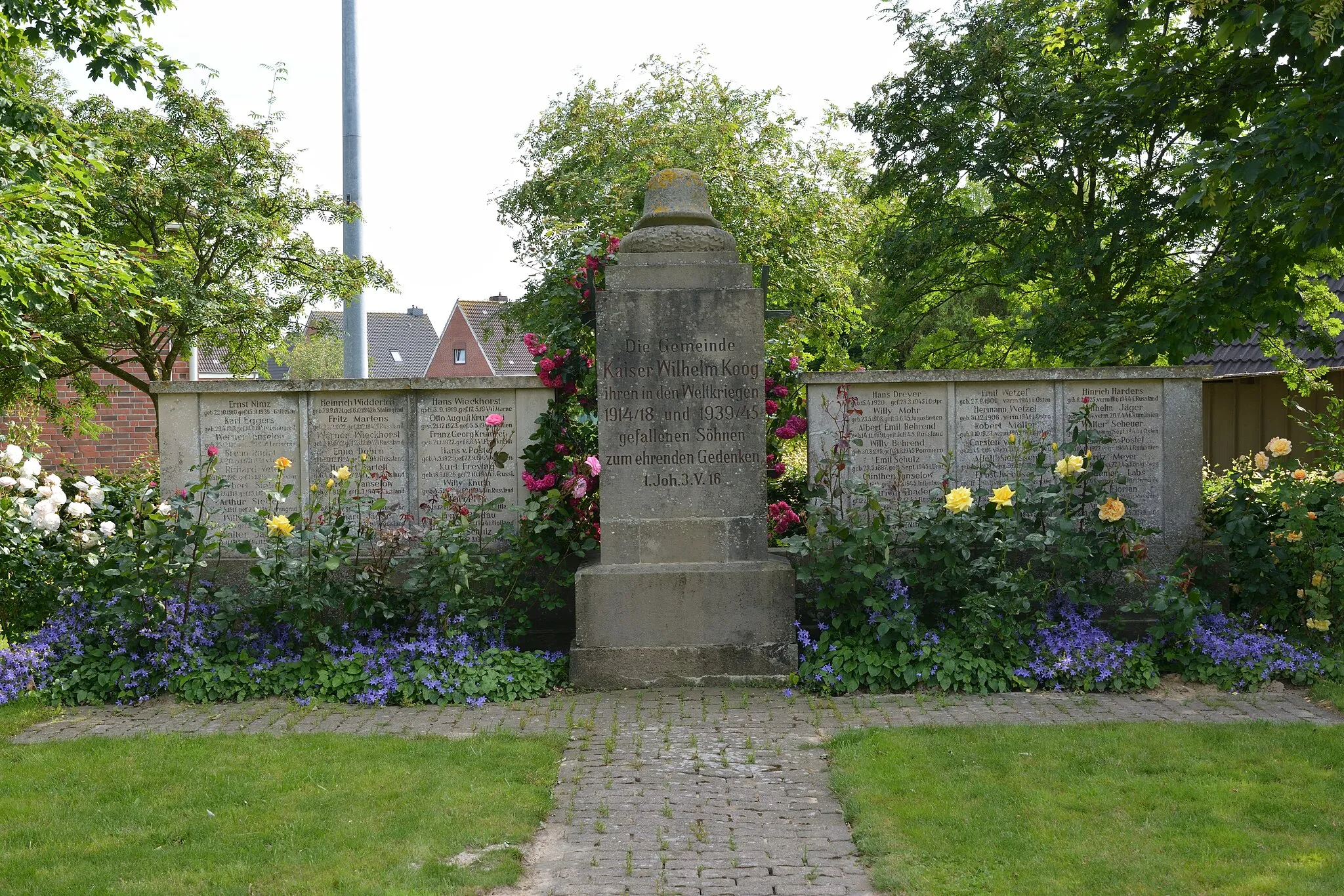 Photo showing: Das Ehrenmal für die Gefallenen der Weltkriege im Kaiser-Wilhelm-Koog.