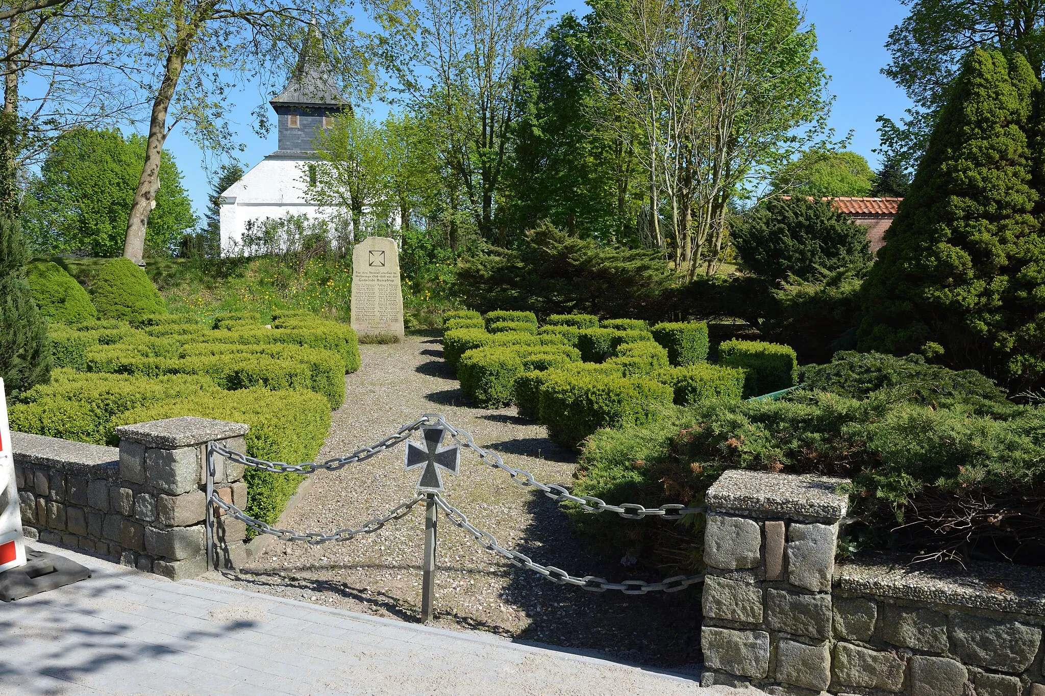 Photo showing: Das Ehrenmal für die Toten der Weltkriege in Humptrup