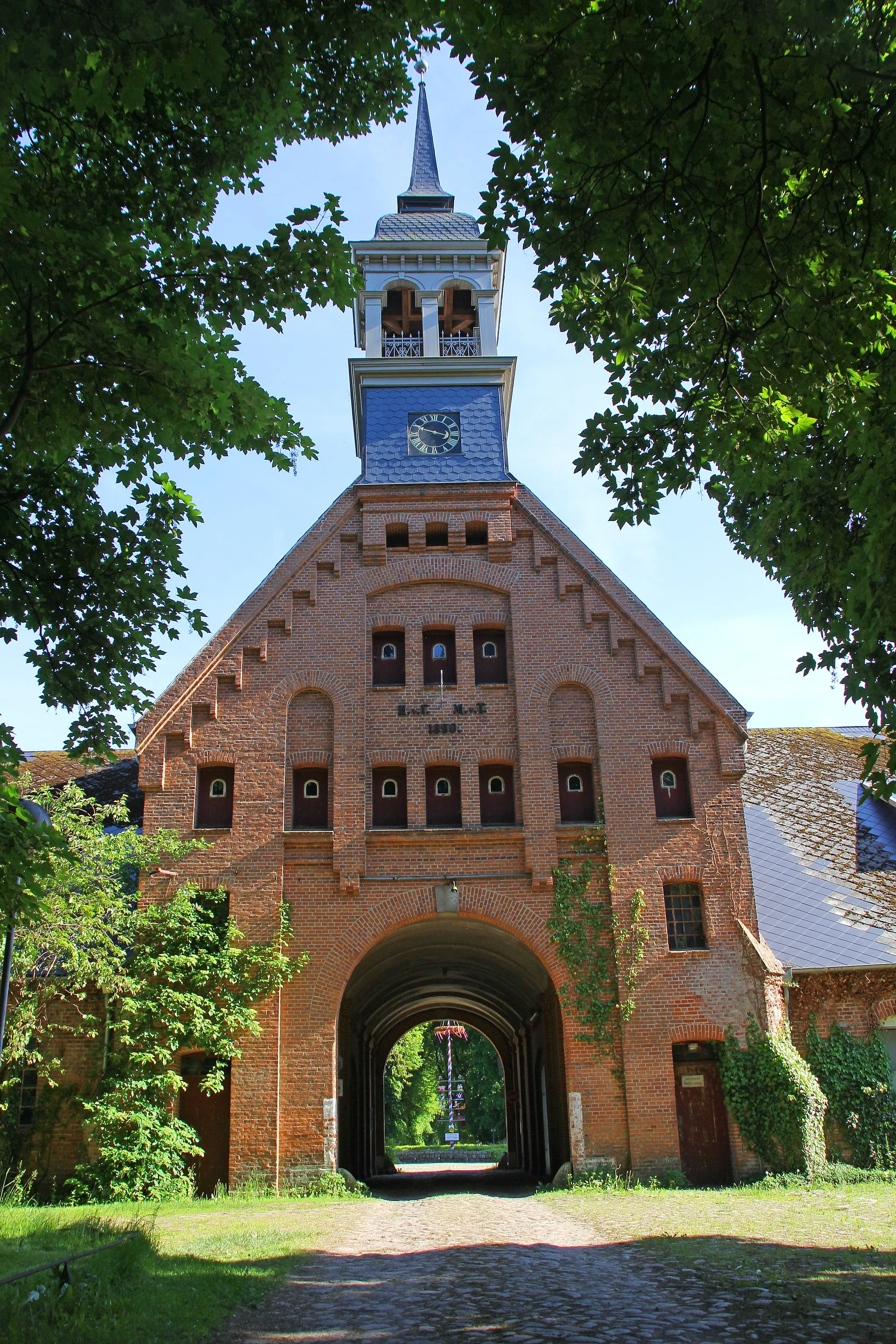 Photo showing: Torhaus des Gutes Schönböken.