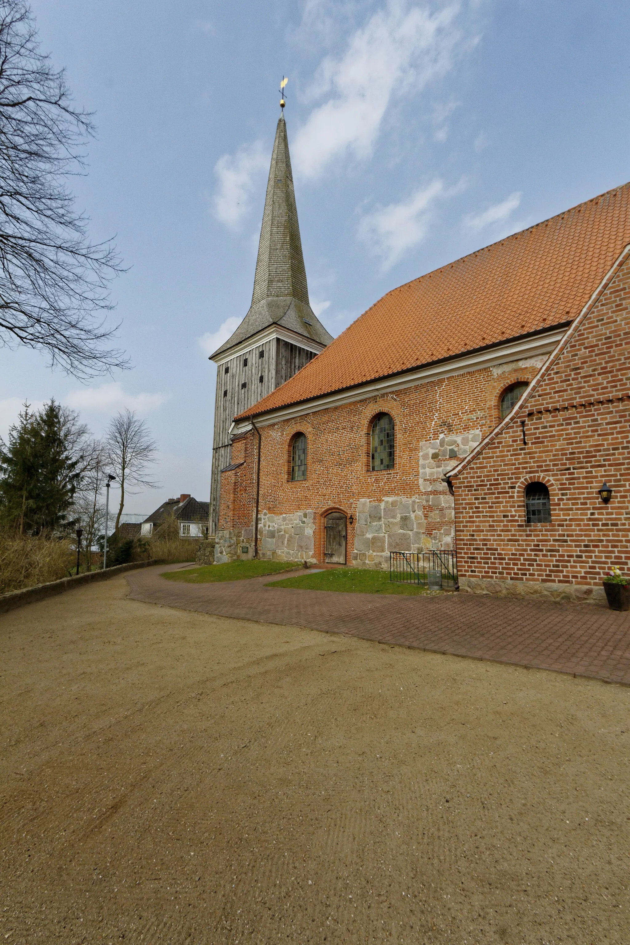 Photo showing: Brügge (Holstein) Kirche St.Johannis