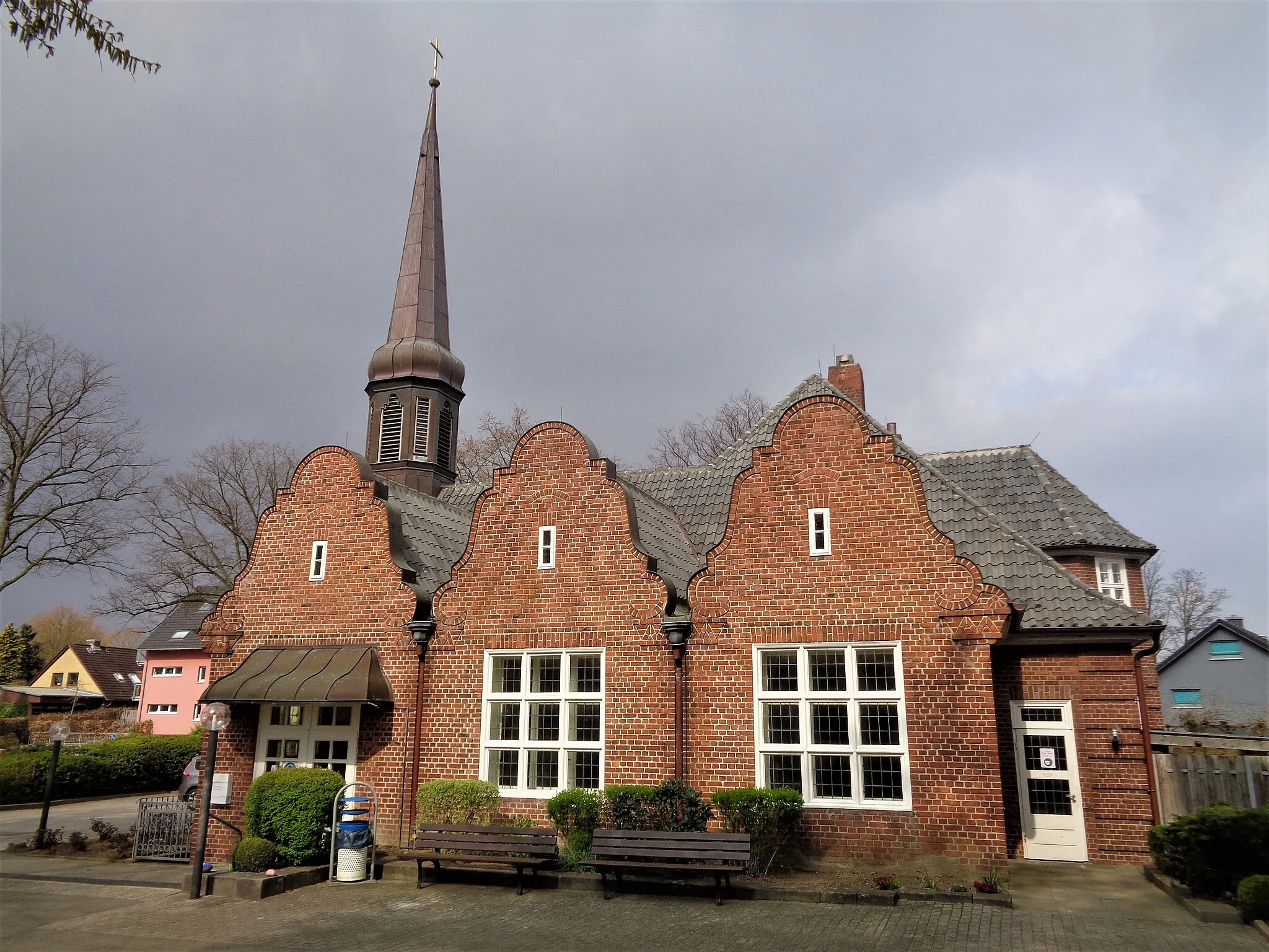 Photo showing: Das Gemeindehaus der Anker-Gottes-Kirche in Laboe.