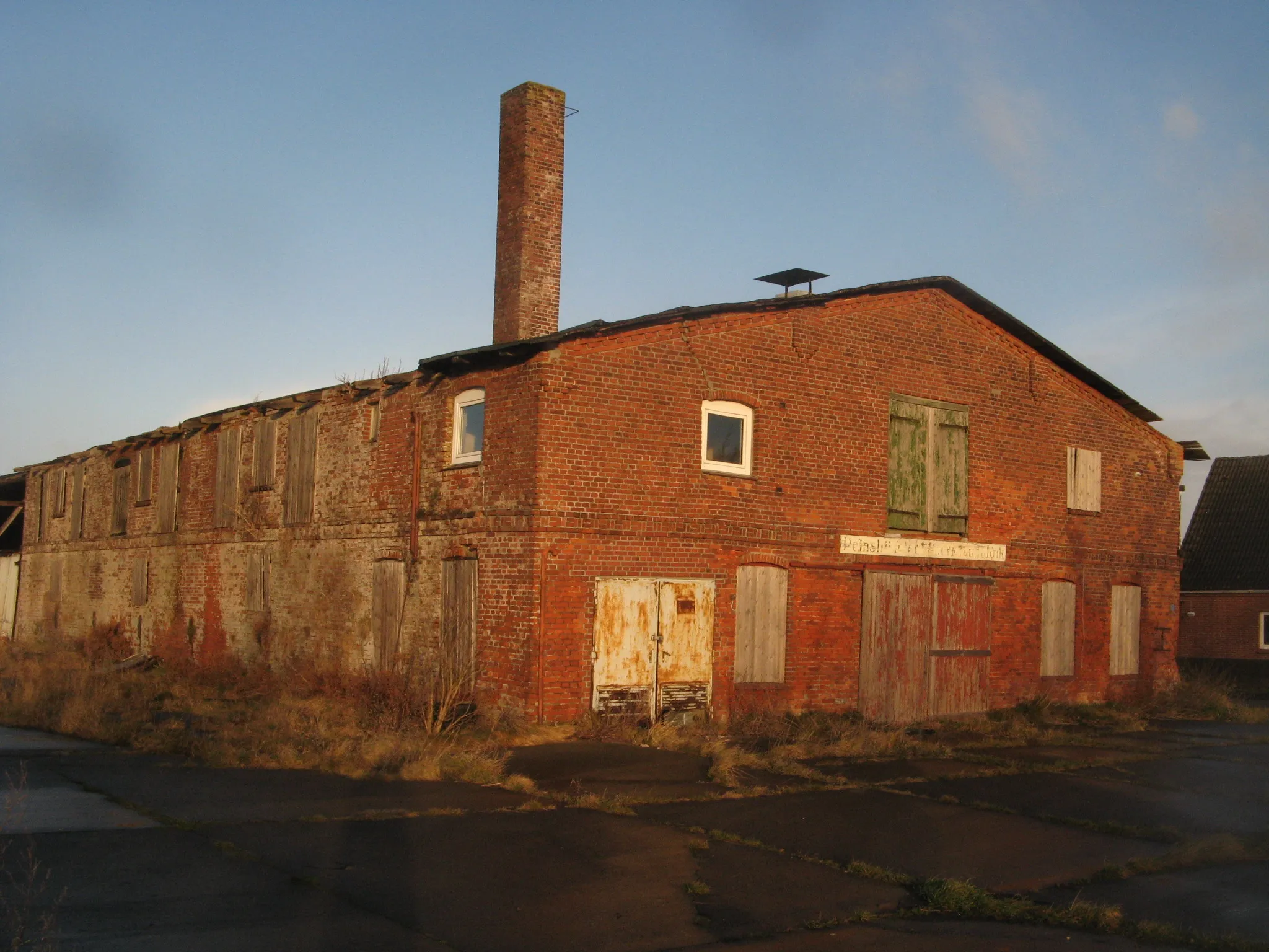 Photo showing: Former Sauerkraut factory in Reinsbüttel, Dithmarschen, Germany in summer