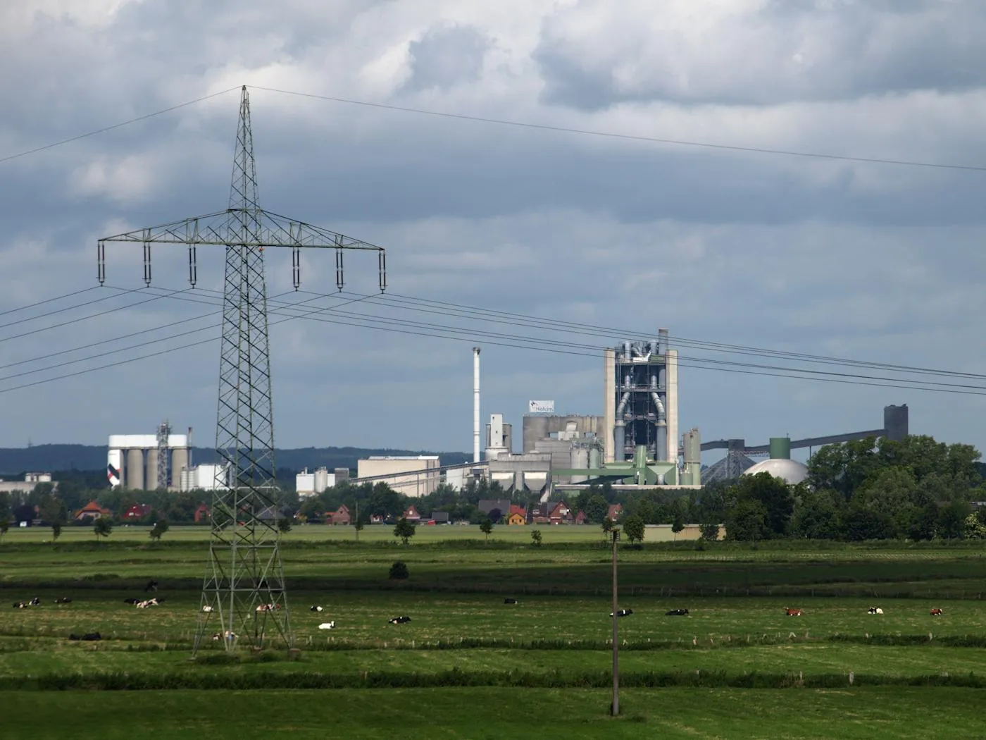 Photo showing: Rethwisch/Lägerdorf (Schleswig-Holstein, Germany),  cement works, photo 2009