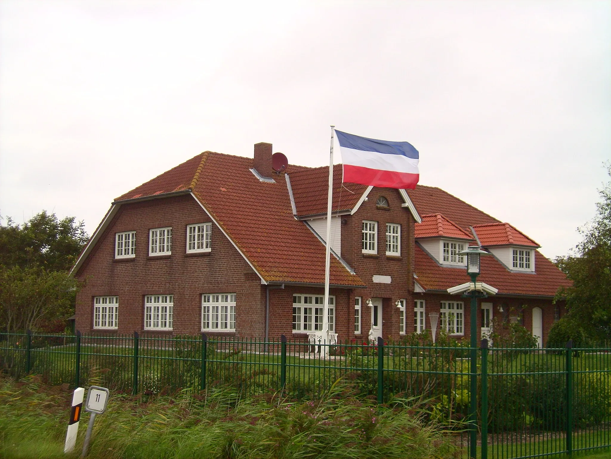 Photo showing: Former home of Peter Harry Carstensen (former premier of the state of Schleswig-Holstein (Germany)) in Elisabeth-Sophien-Koog on the peninsula Nordstrand