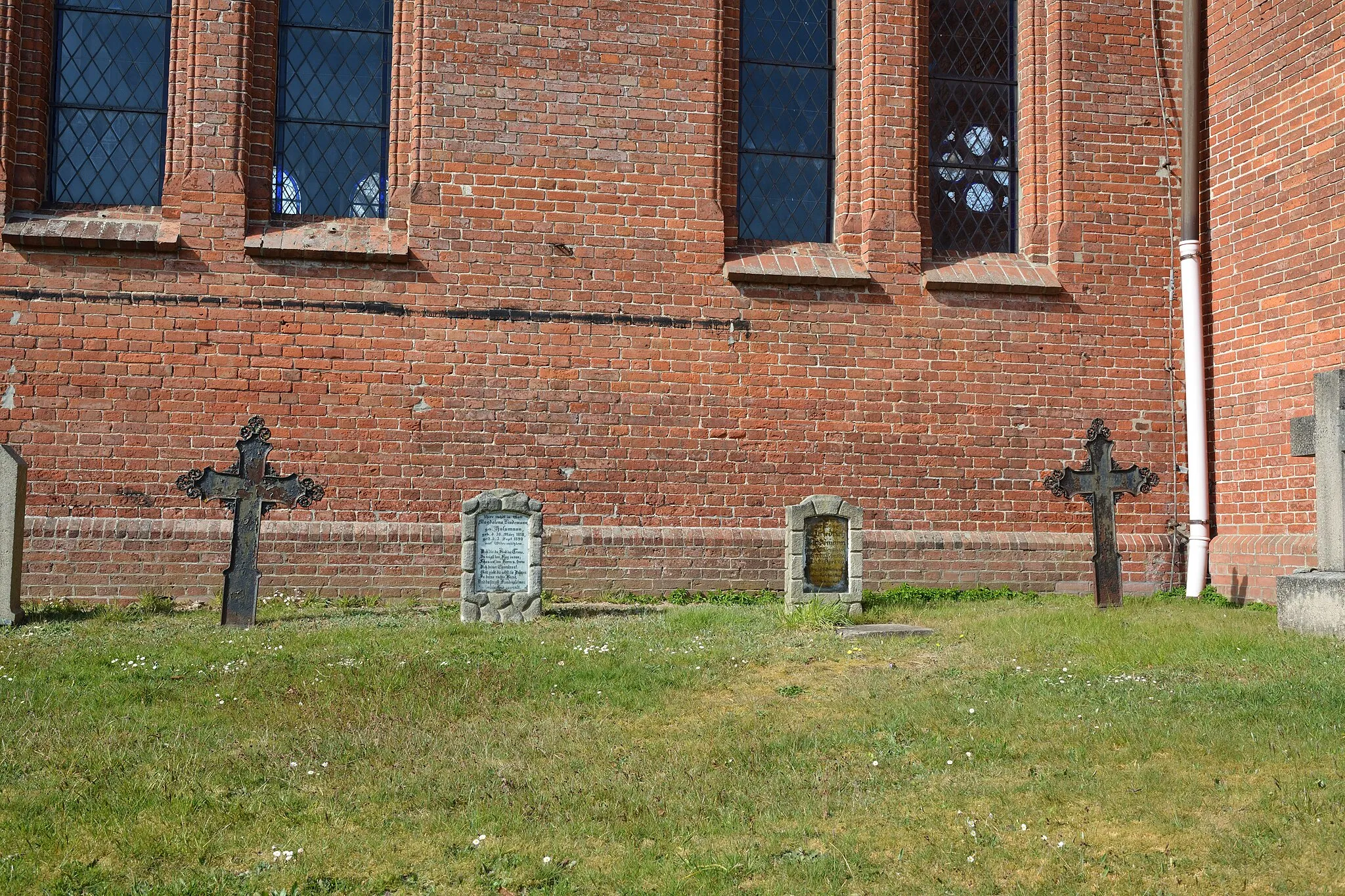 Photo showing: Gräber auf dem Friedhof von Todenbüttel