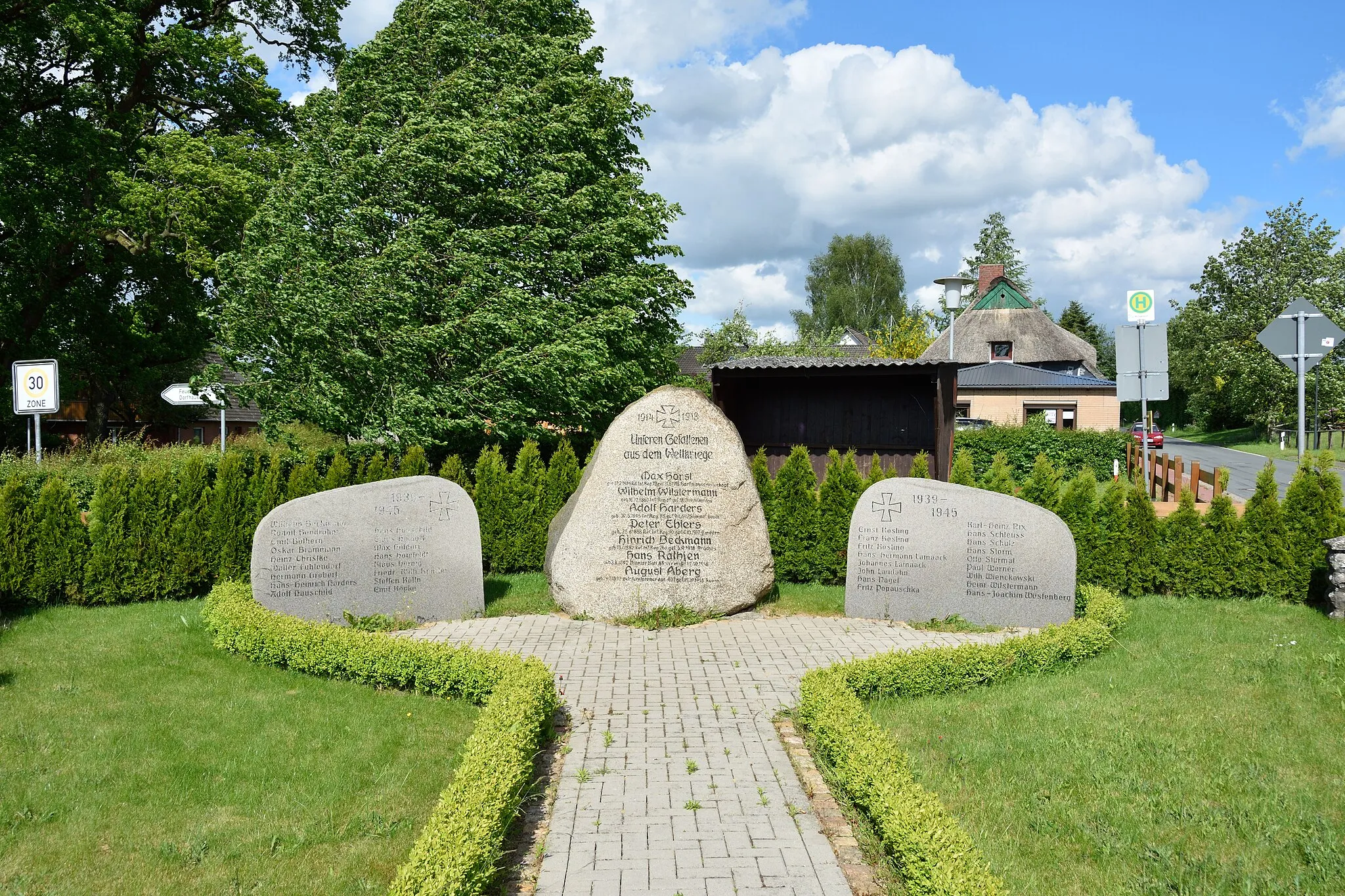 Photo showing: Das Ehrenmal in Winseldorf (1914-1918), (1939-1945)