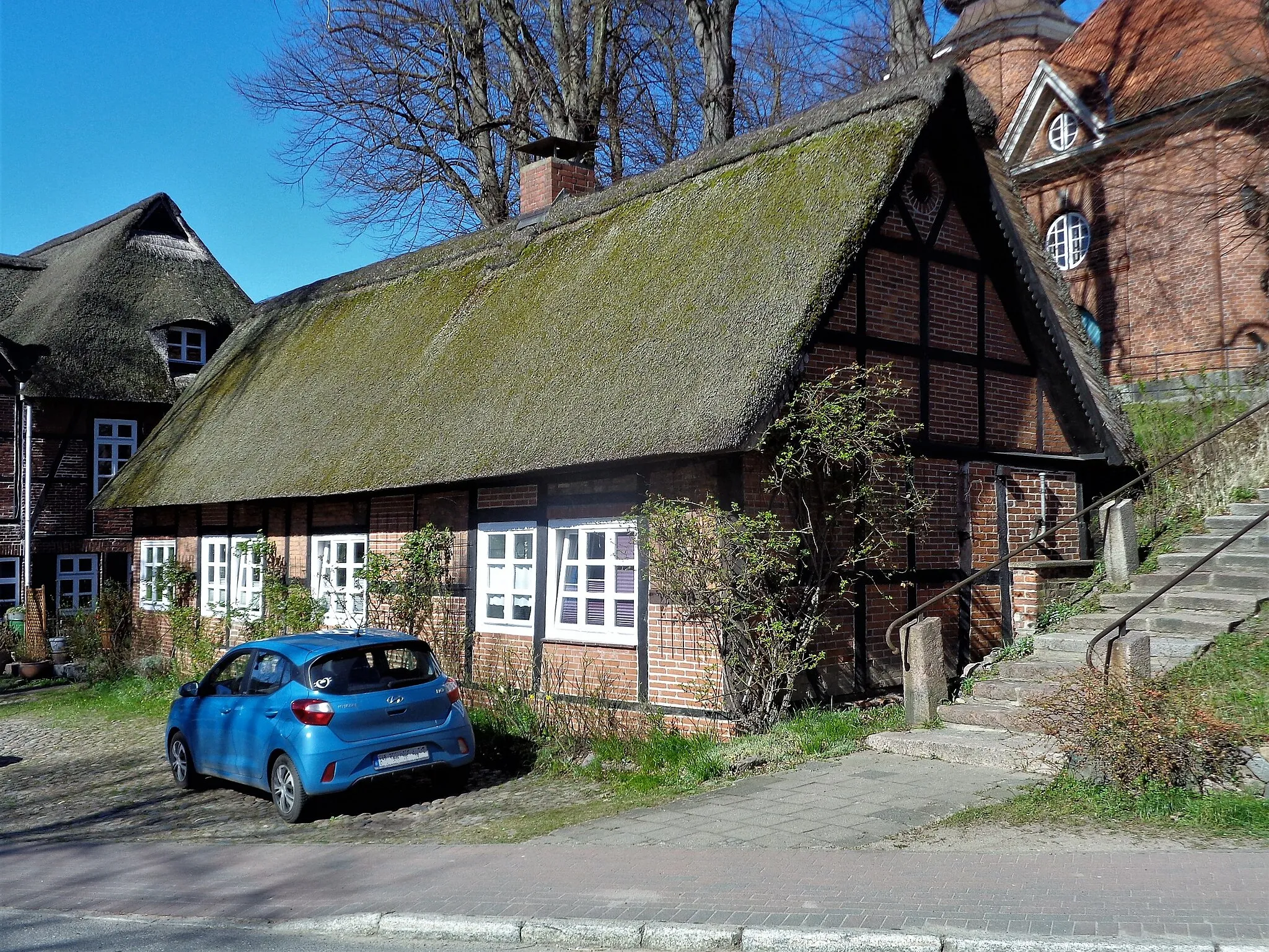Photo showing: Ein Nebengebäude des ehemaligen Gasthofs in Probsteierhagen.