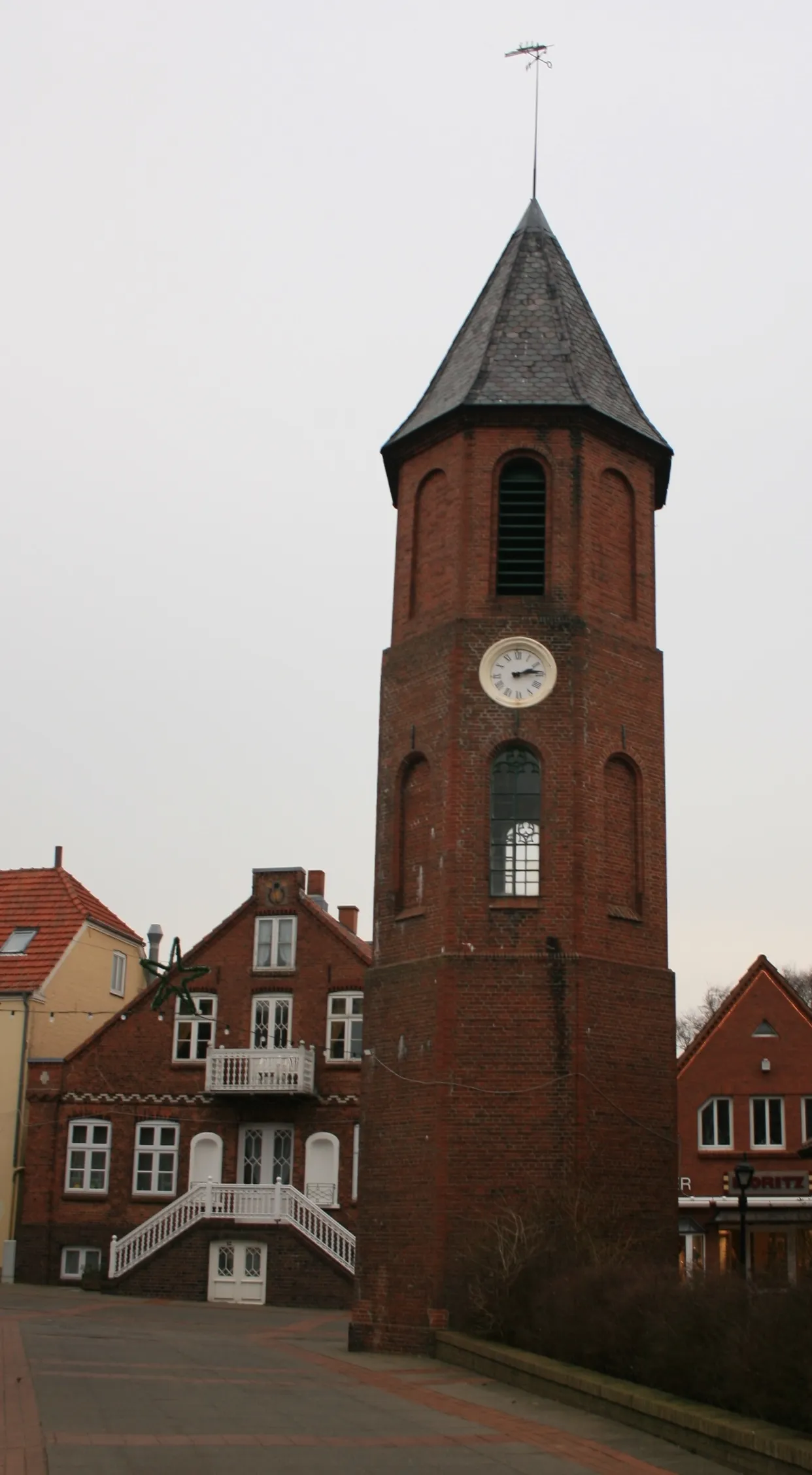 Photo showing: Der Glockenturm in Wyk an der Ecke Große Straße/ Mittelstraße