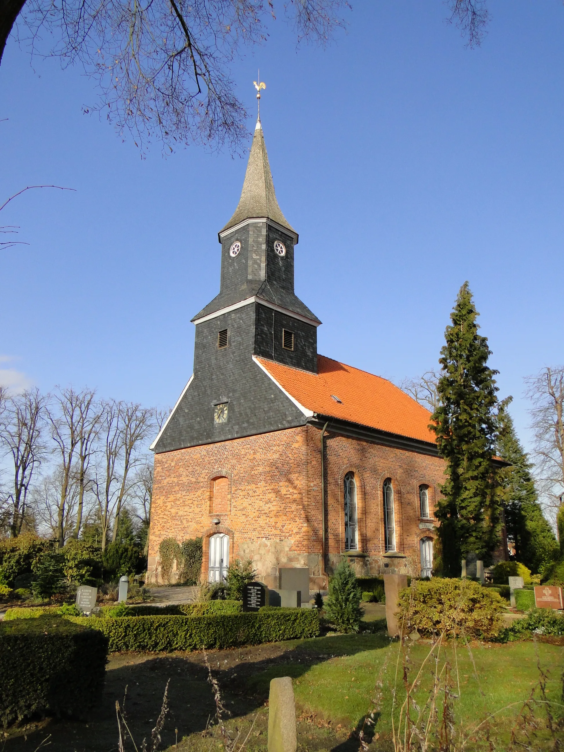 Photo showing: Church in Brunstorf, disctrict Herzogtum Lauenburg, Schleswig-Holstein, Germany
