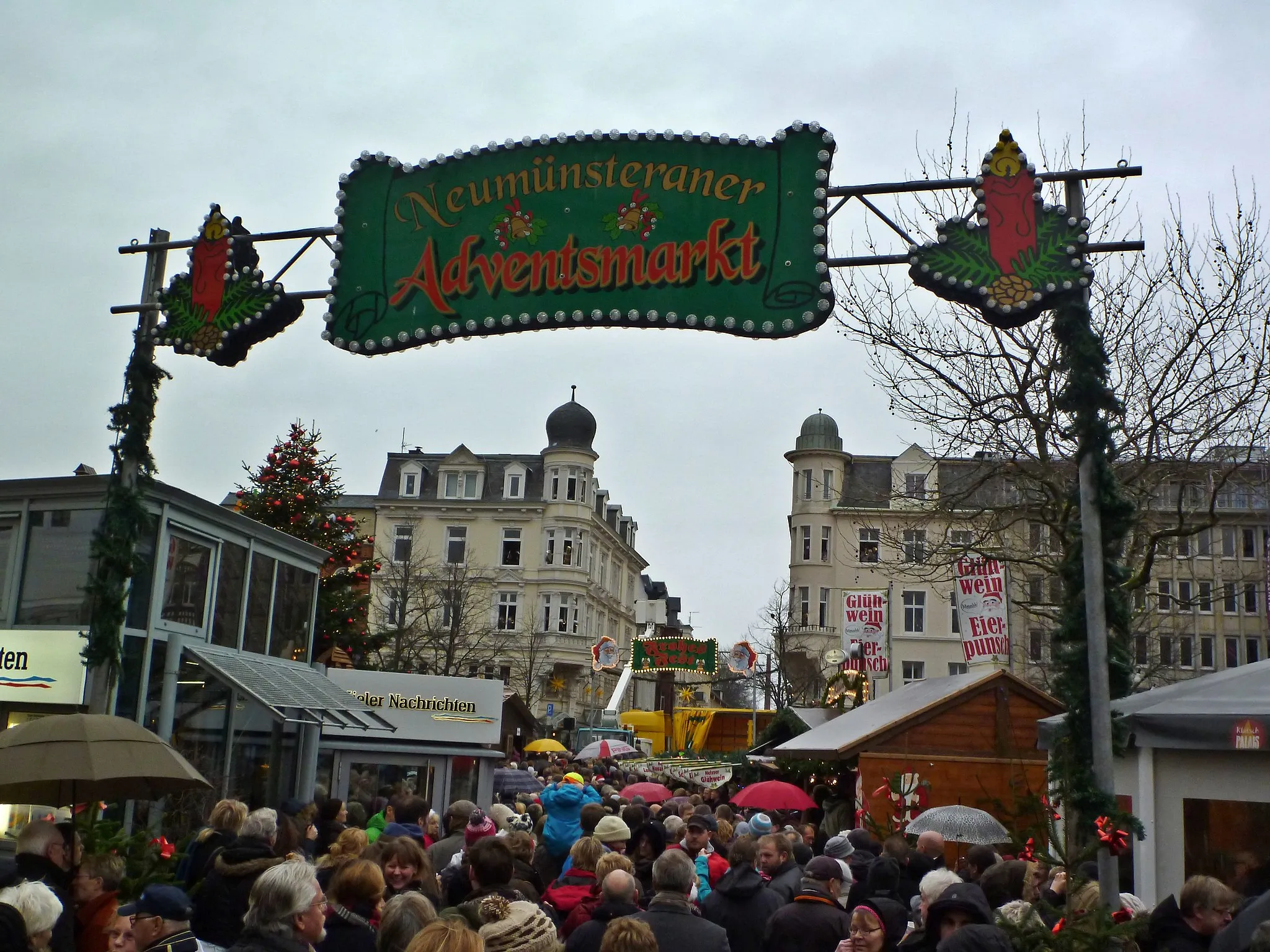 Photo showing: Christmas marked in Neumünster on Großflecken.