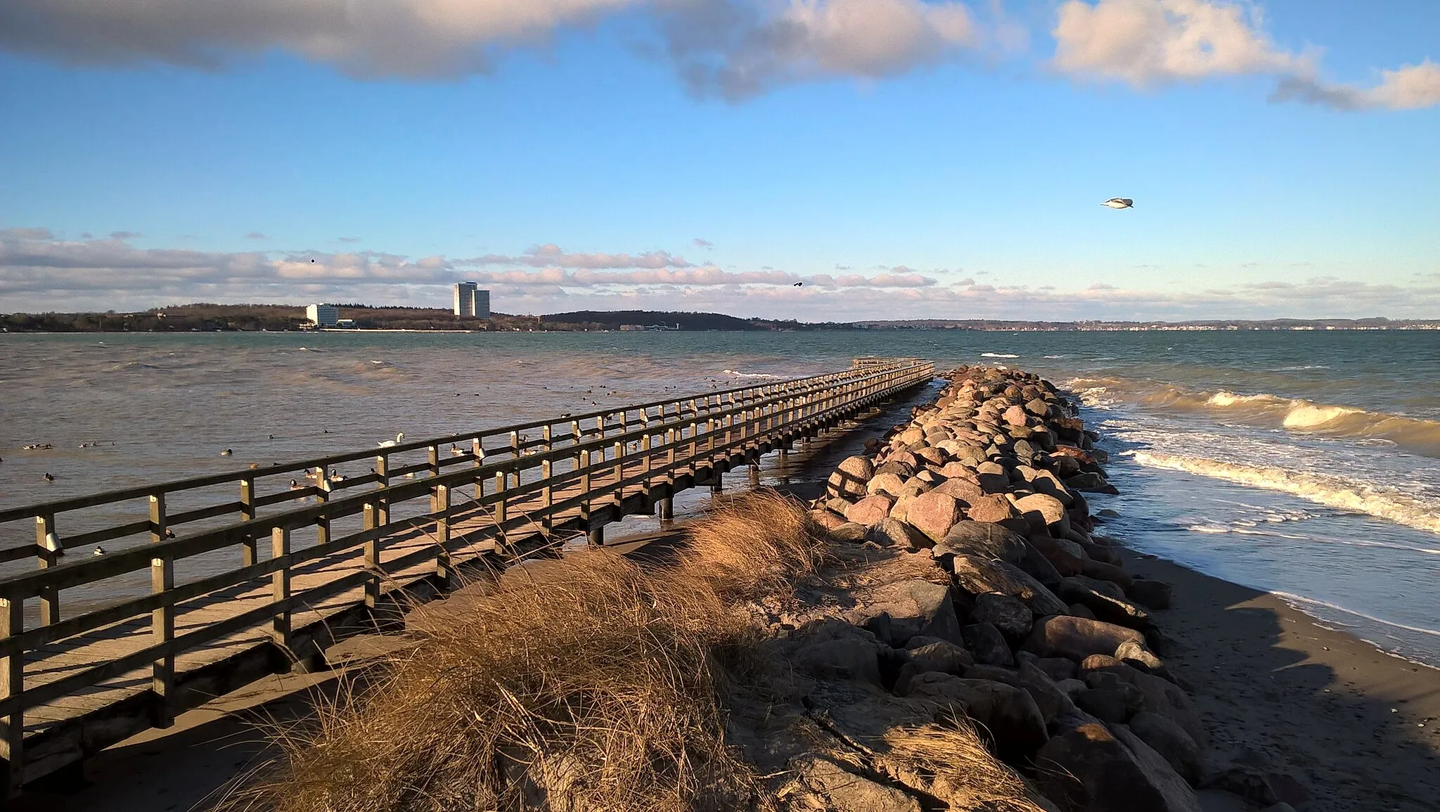 Photo showing: Niendorf Ostsee - Brücke an der Hafeneinfahrt