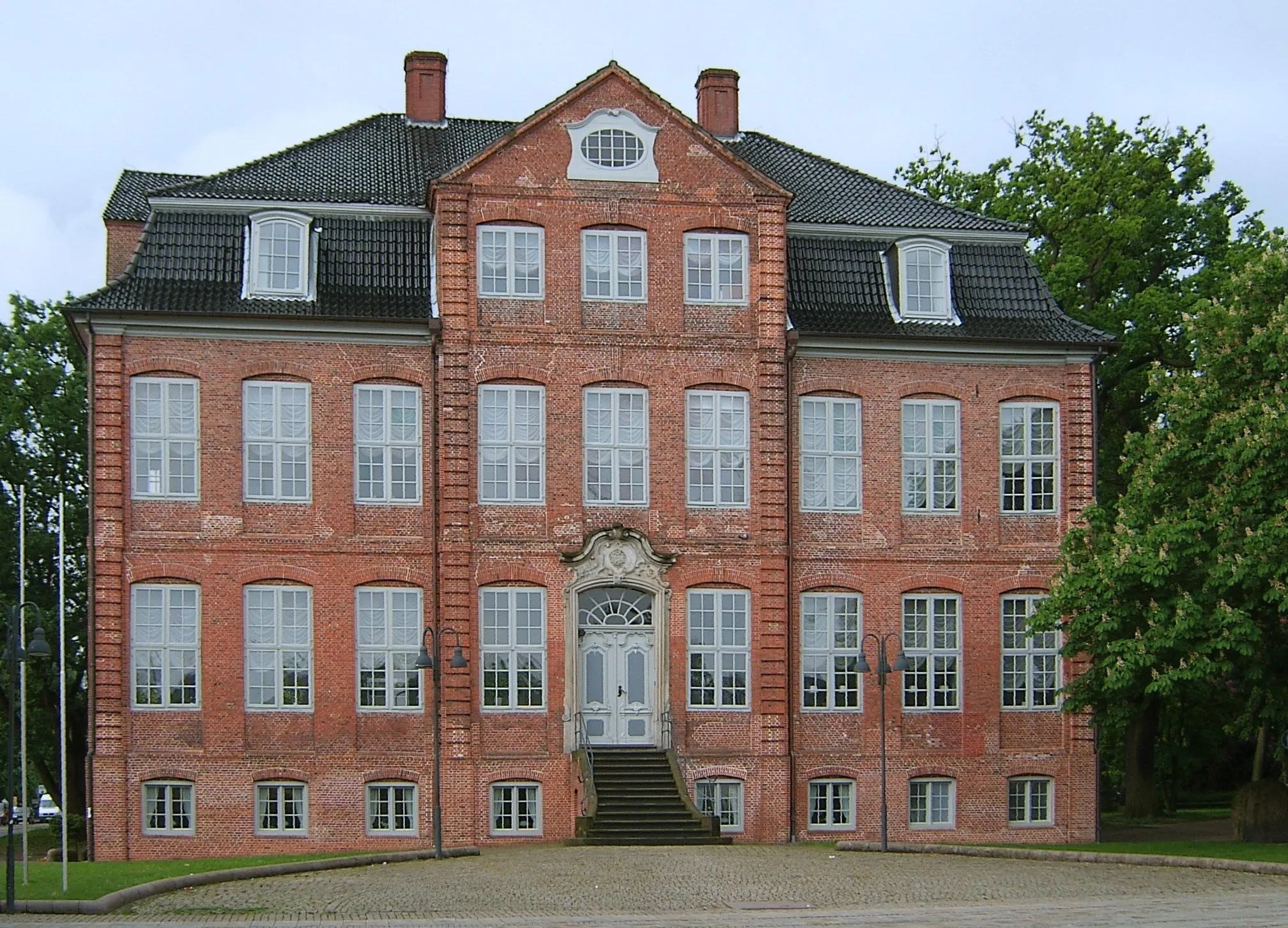 Photo showing: Pinneberg - Dingstätte 27 - Drostei - Baujahr: 1765-1767 - This is a photograph of an architectural monument. It is on the list of cultural monuments of Pinneberg, no. 2689.