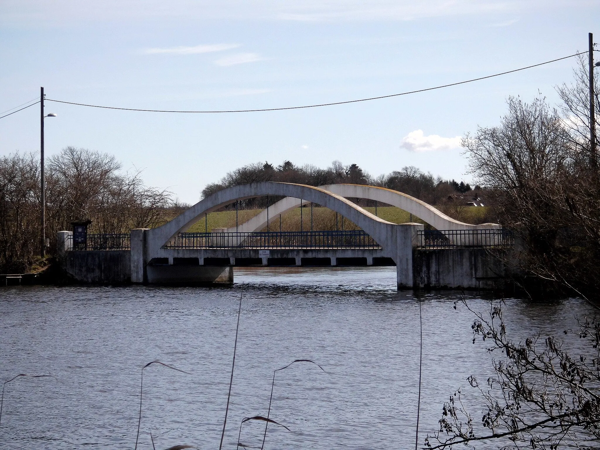 Photo showing: Die Weiße Brücke über den Rosenfelder See in Raisdorf / Schwentinental.