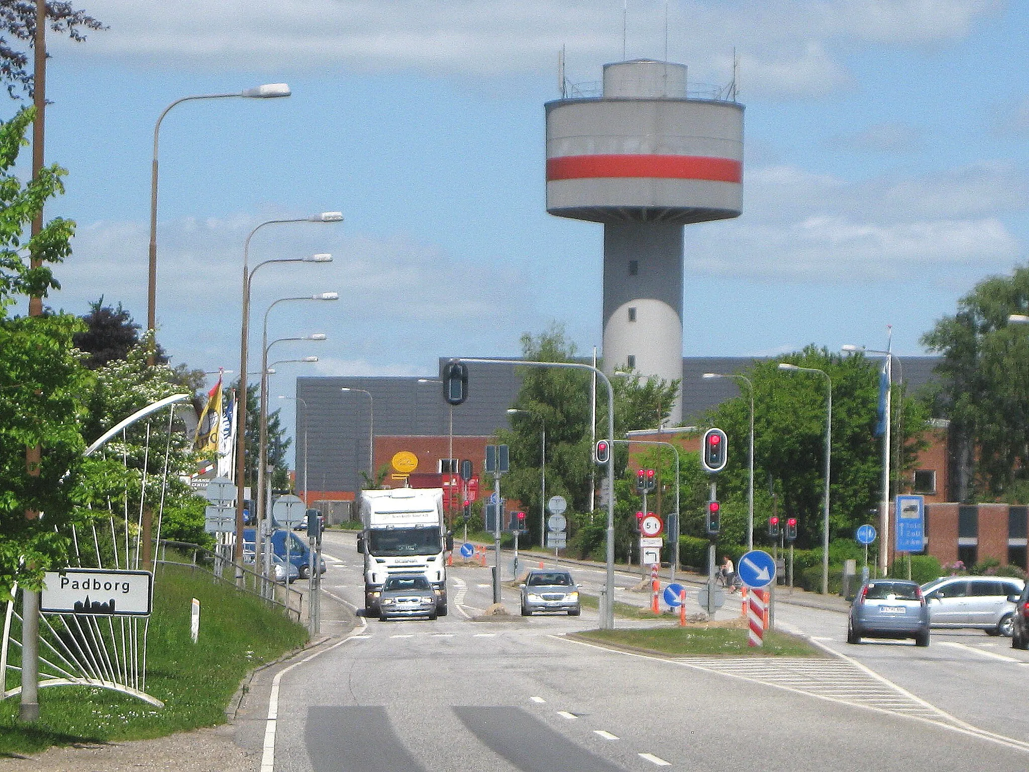 Photo showing: The water tower "Padborg Vandtårn" in the small town "Padborg". The town is located in Southern Jutland, Denmark, close to the German border.