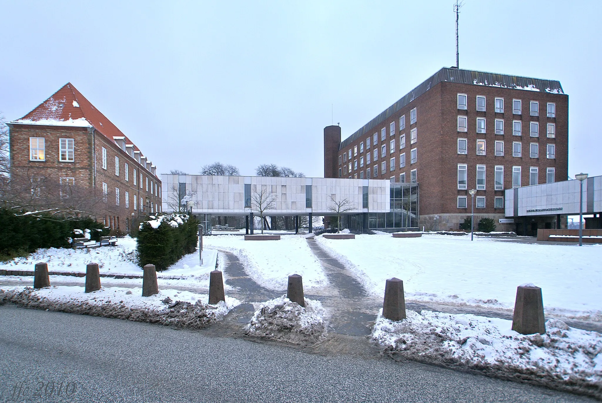 Photo showing: Kiel, Germany: Kiel Castle: old and modern