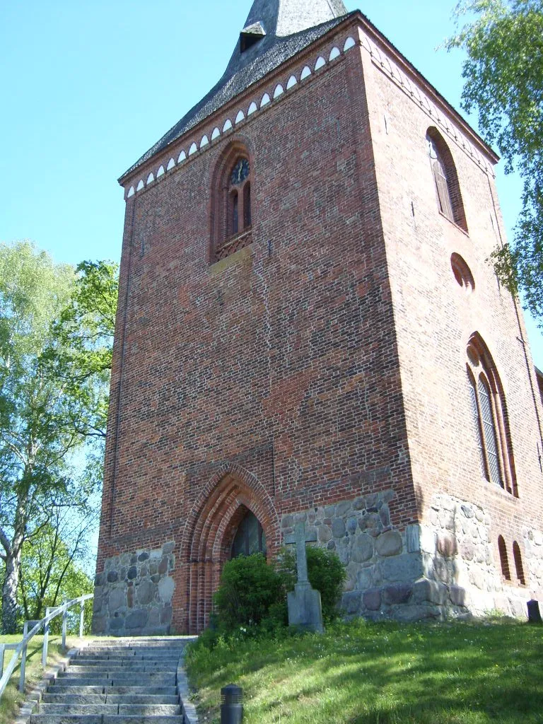 Photo showing: Kirchturm der backsteingotischen Dorfkirche von Berkenthin