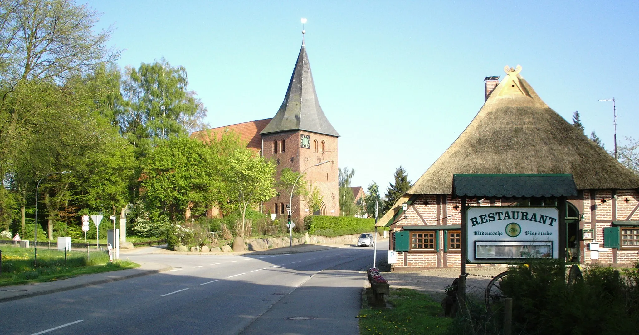Photo showing: Groß Grönau, Blick von Norden auf die Willehadkirche
