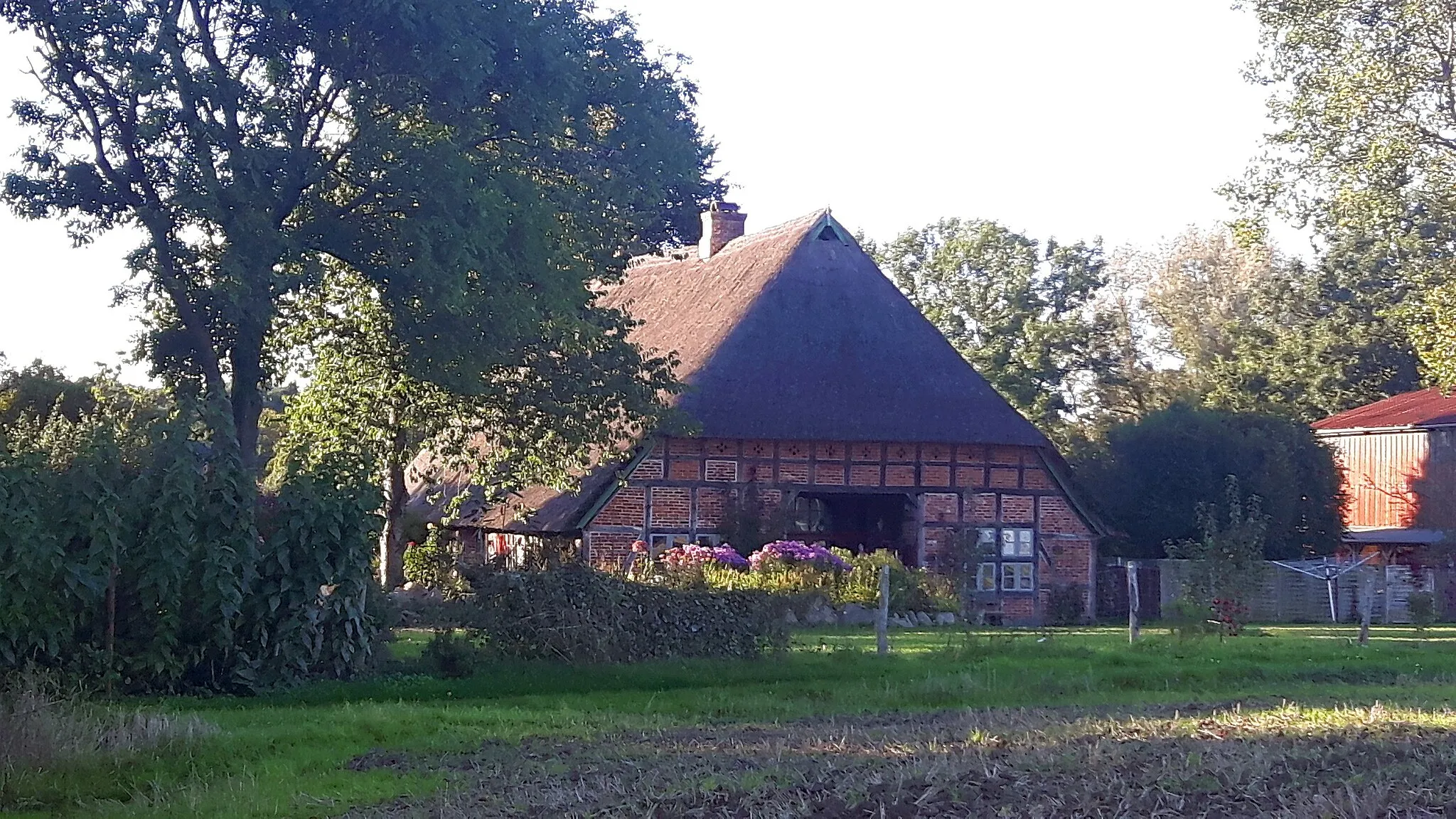 Photo showing: Hallenhaus in Duvennest, Hauptstraße 28 im Landkreis Nordwestmecklenburg, Amt Schönberger Land, Gemeinde Lüdersdorf