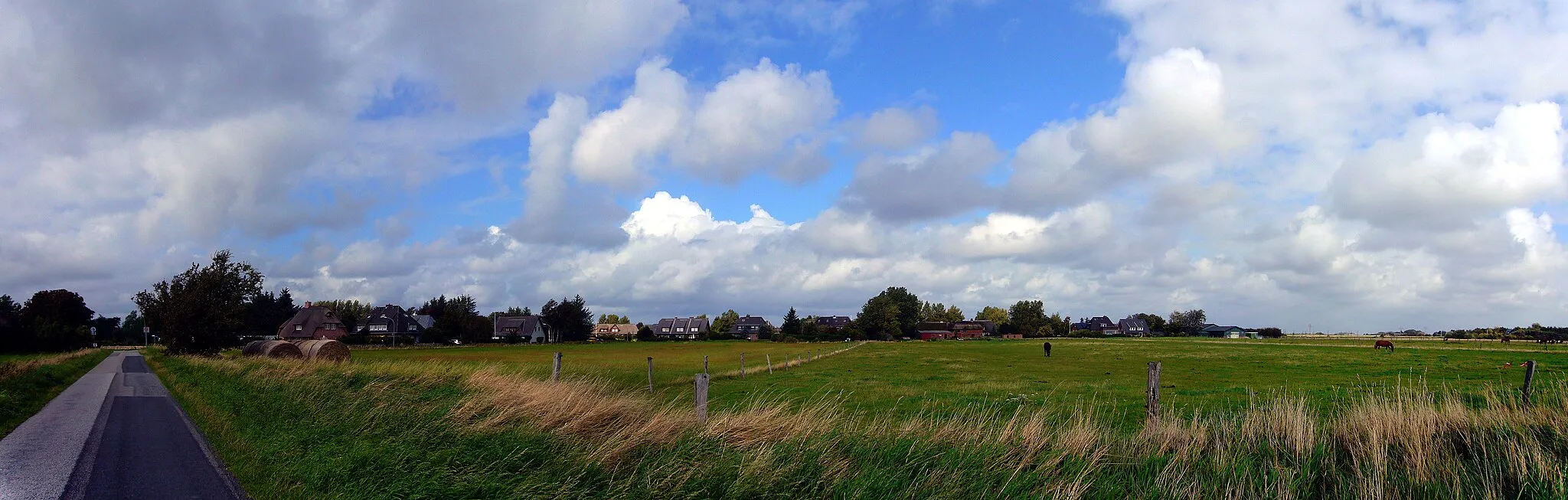 Photo showing: Panorama of the village of Archsum, Sylt, Germany