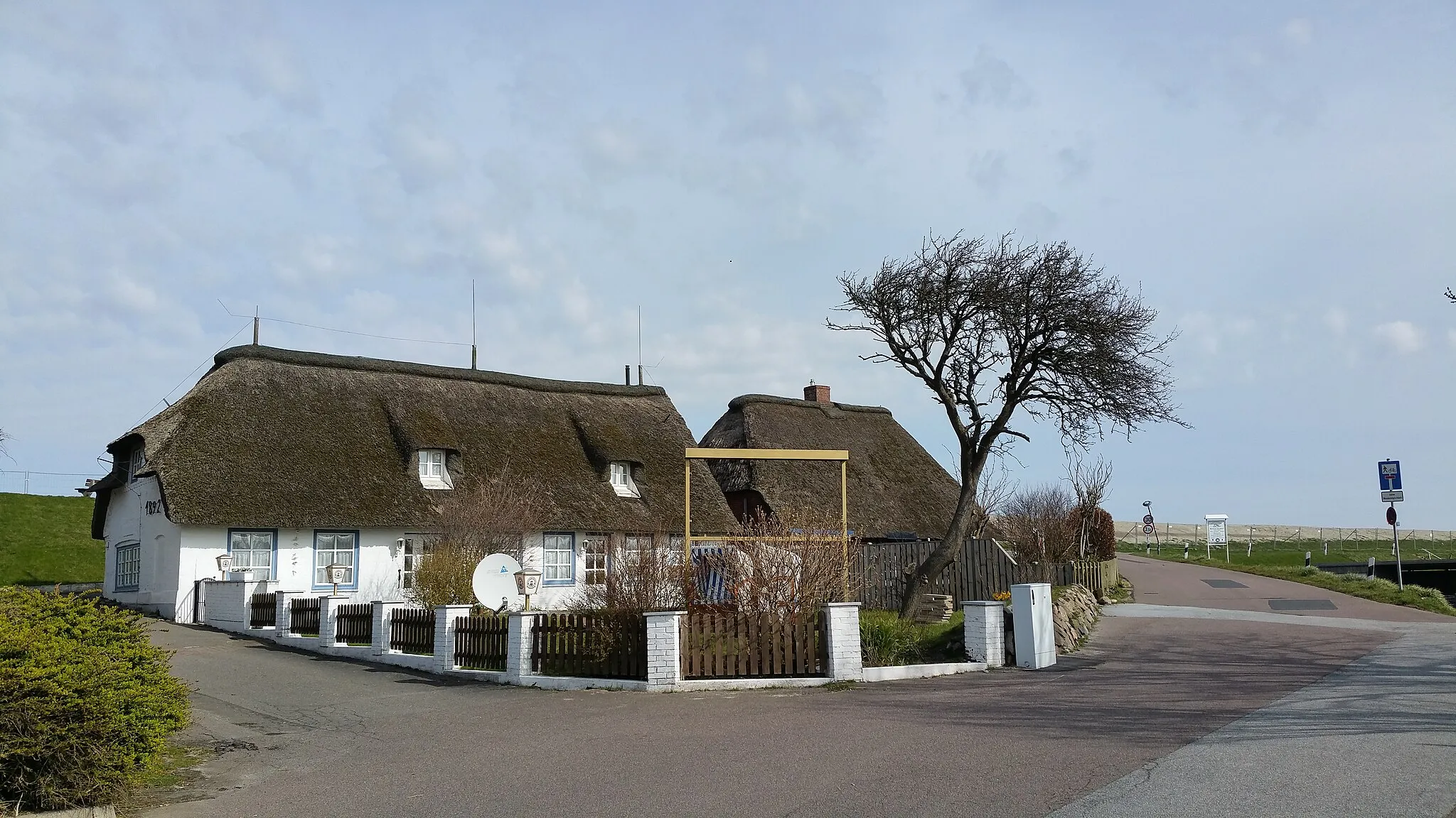 Photo showing: Haus (erbaut 1892) mit Reetdach, Norderhafen, Nordstrand