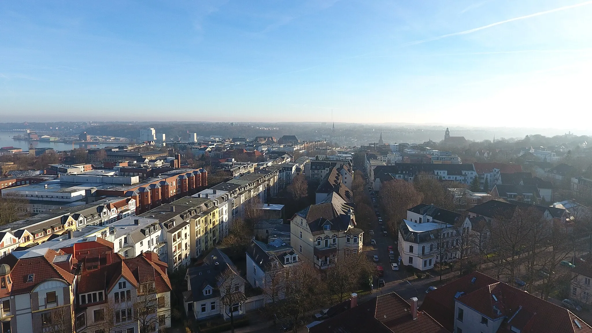 Photo showing: Blick auf das St. Franziskus Krankenhaus und die Diako in Flensburg. Auf dem Dach der Diako ist der Rettungshubschrauber zu sehen.