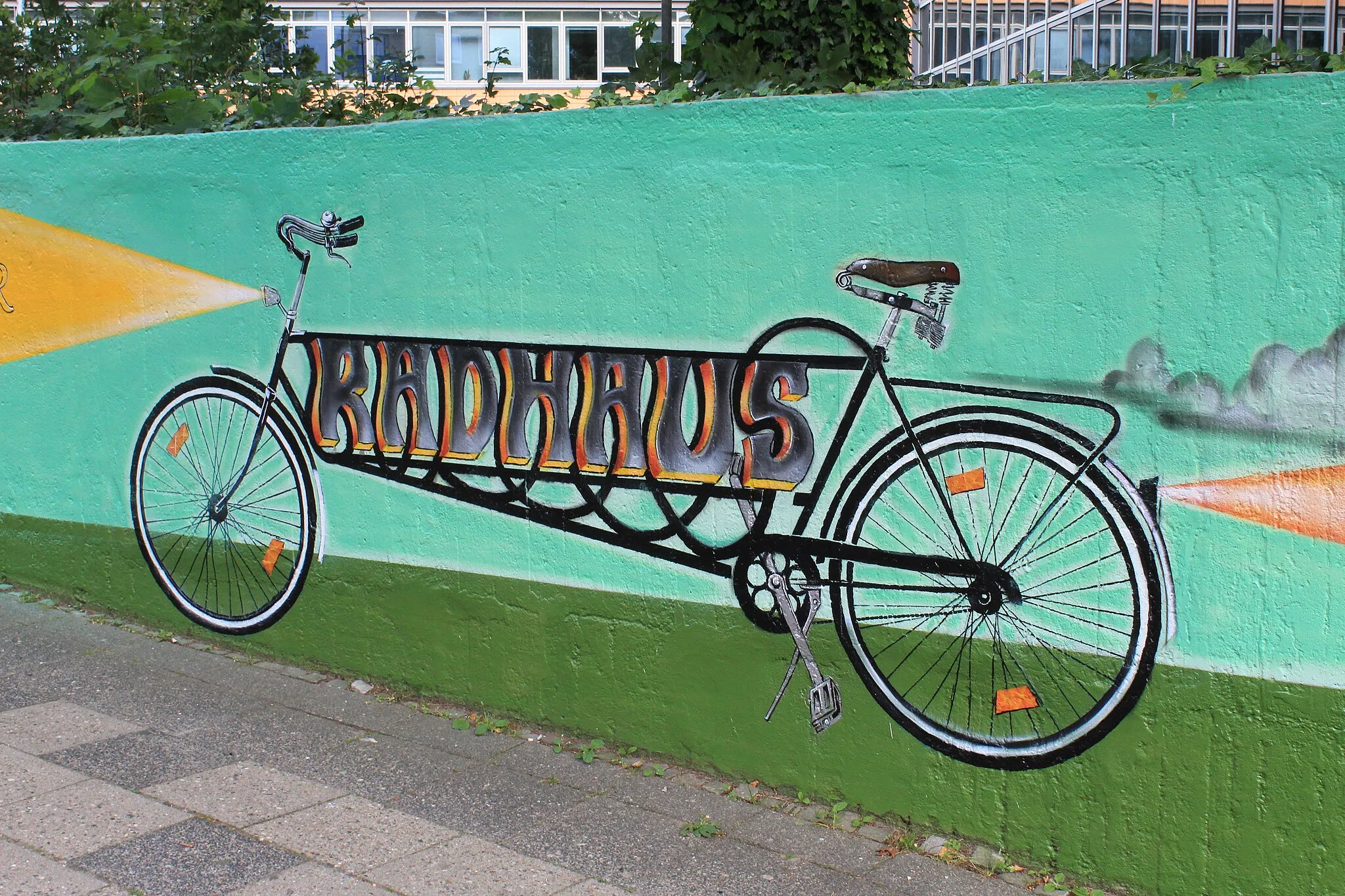 Photo showing: Aktions-Grafitti für das Rad-Museum Radhaus von Robbe & Berkling (Rathaus Flensburg), 2021