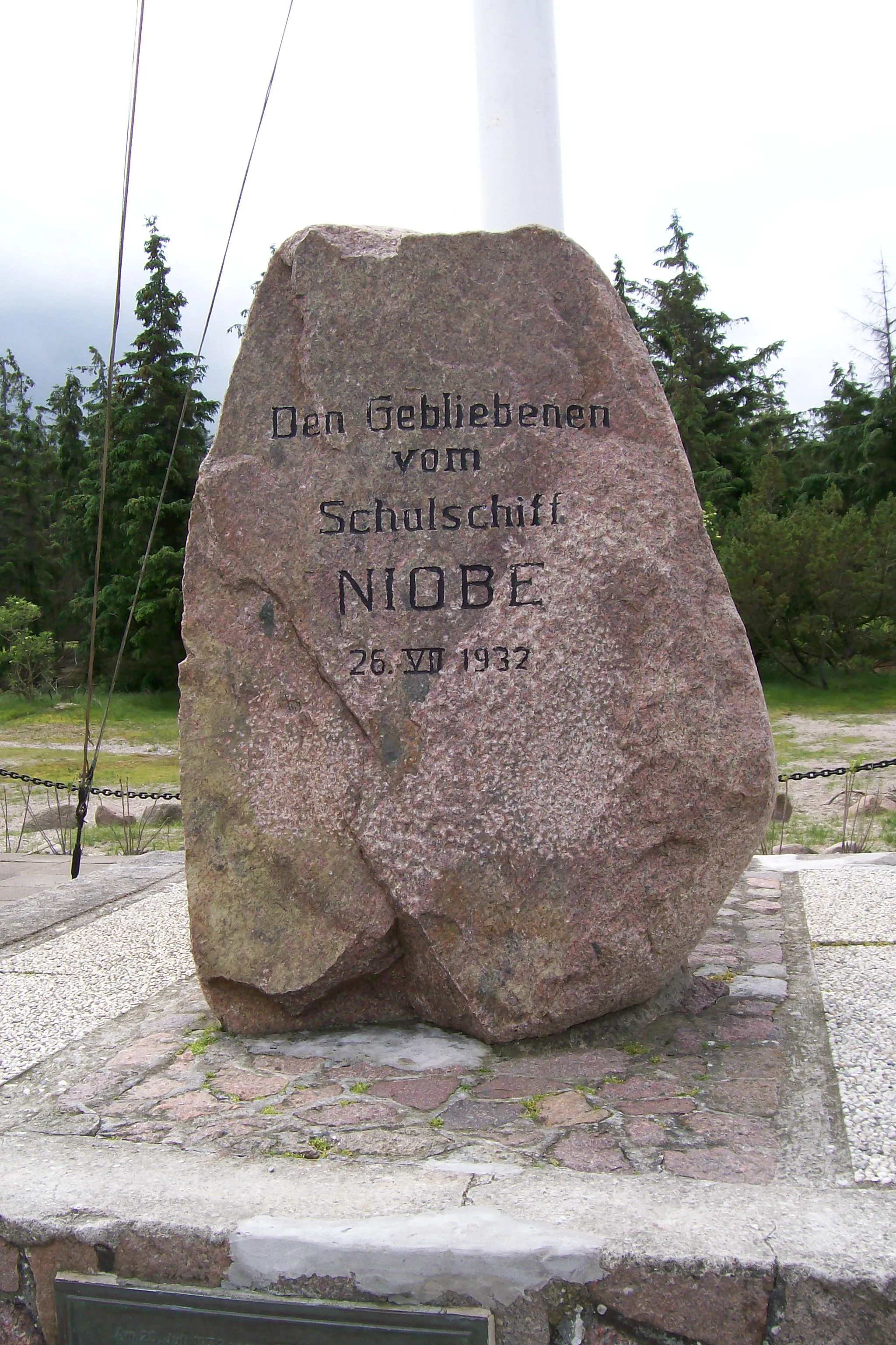 Photo showing: Niobe-Denkmal near Gammendorf, island Fehmarn, Schleswig-Holstein, Germany, to commemorate the loss of German Segelschulschiff Niobe in 1932