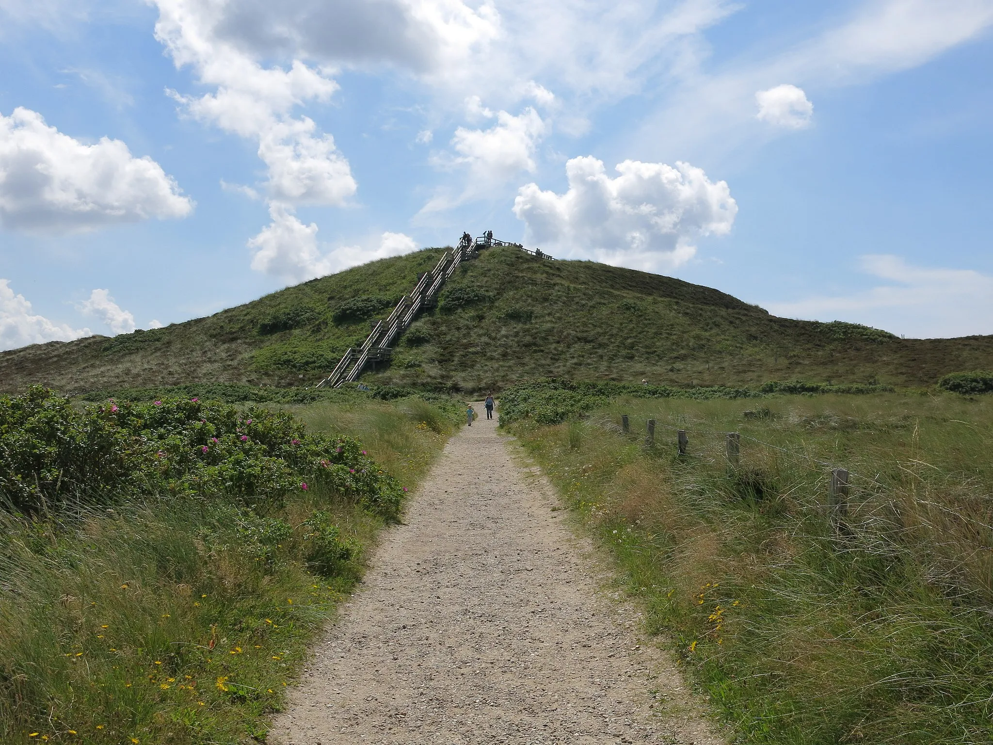 Photo showing: The Uwe-Dune, highest elevation of the island of Sylt, seen from north.