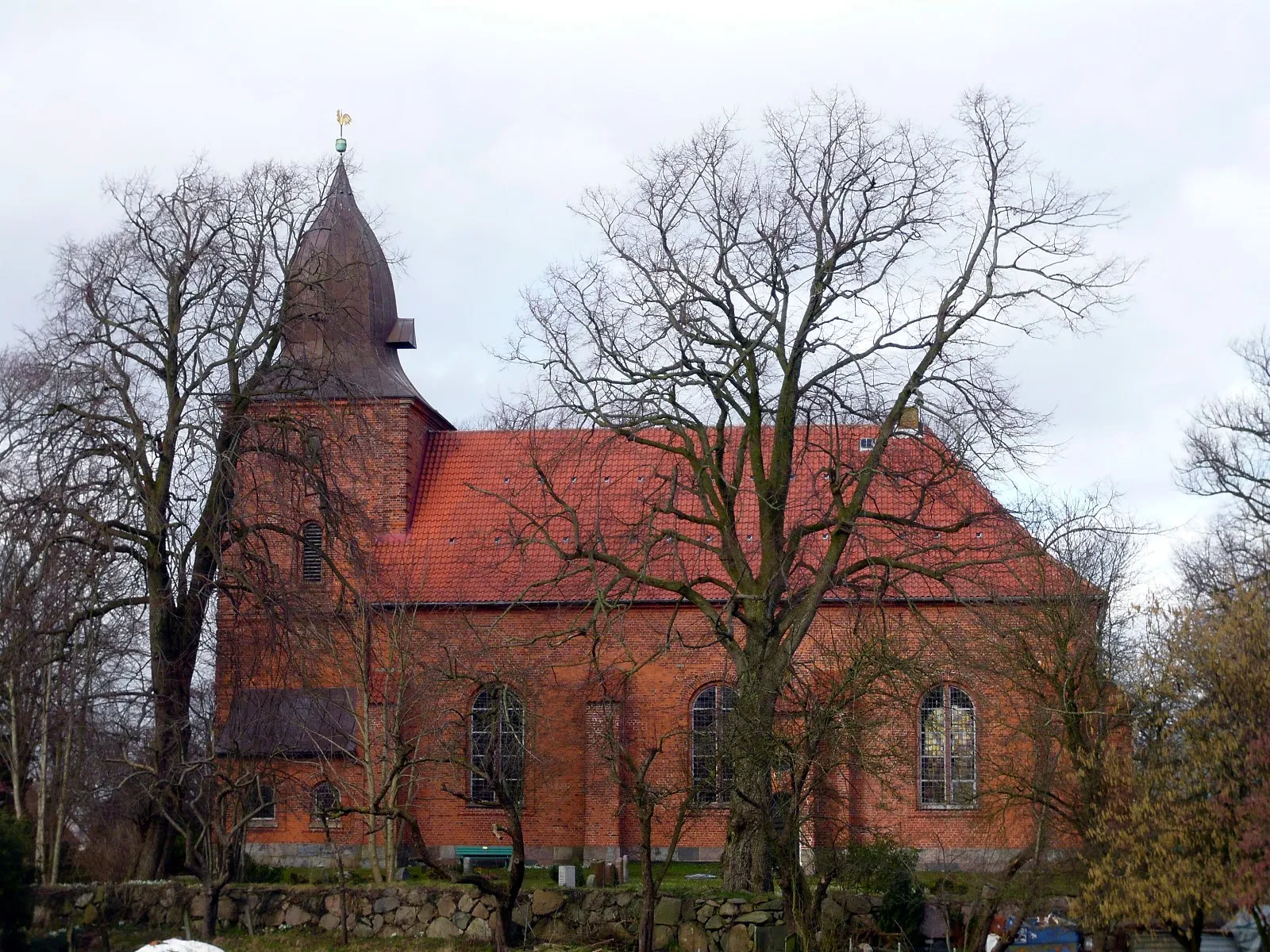 Photo showing: Die Dreifaltigkeitskirche in Krusendorf wurde 1733-35 gebaut und 1737 eingeweiht.