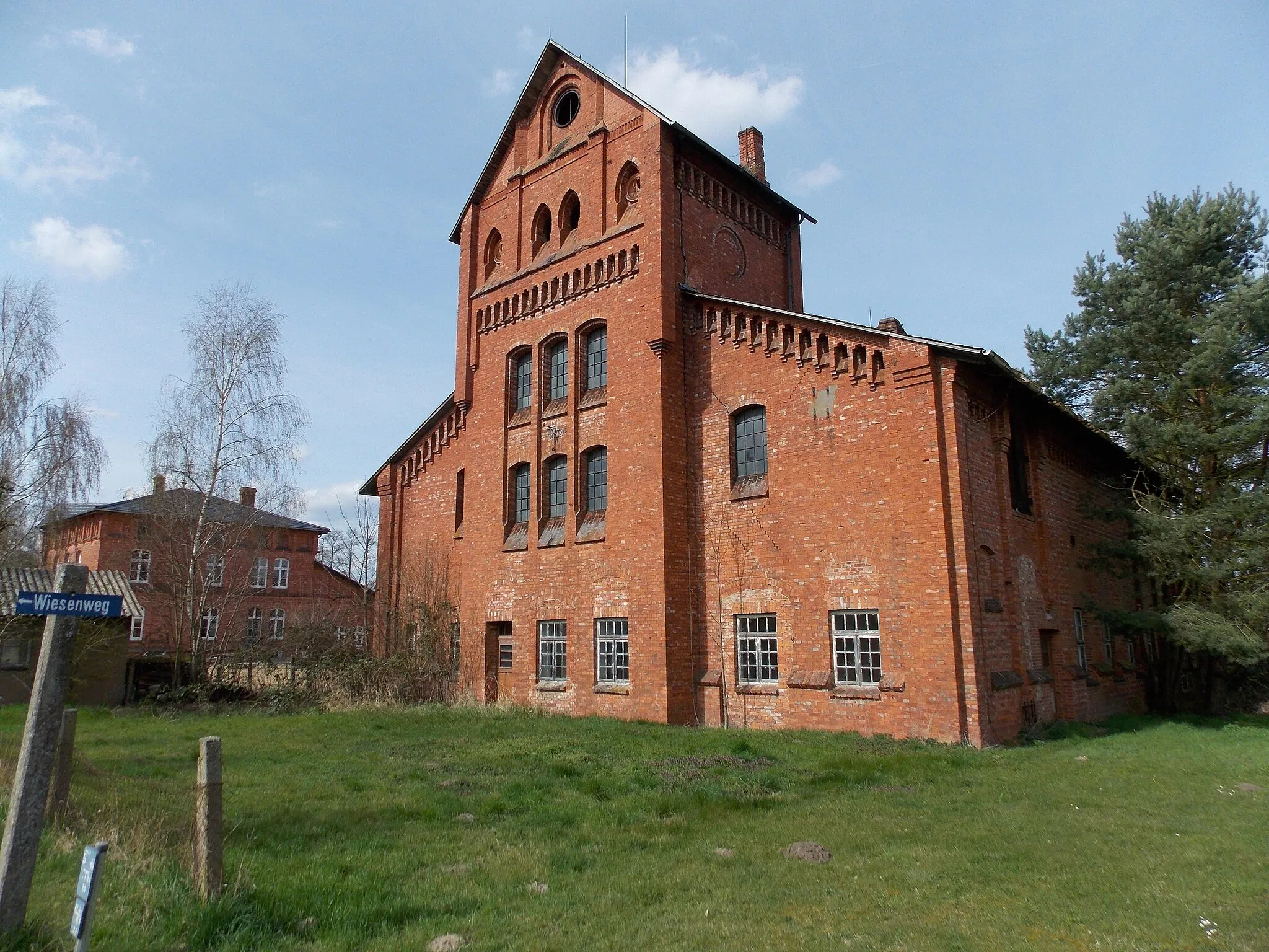 Photo showing: Pferdestall mit Wasserturm