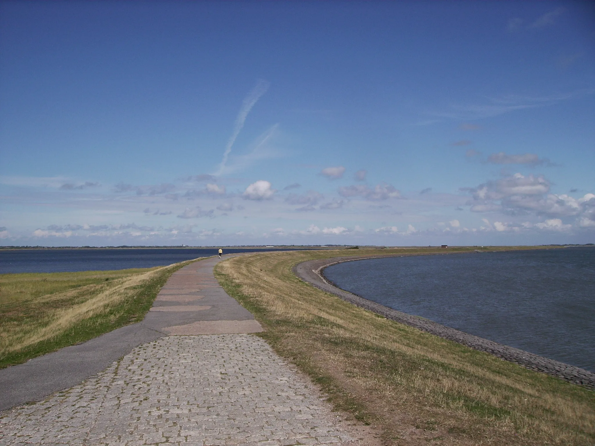 Photo showing: Blick auf den Deich, der das Rantumbecken (links) von der Wattenmeer trennt