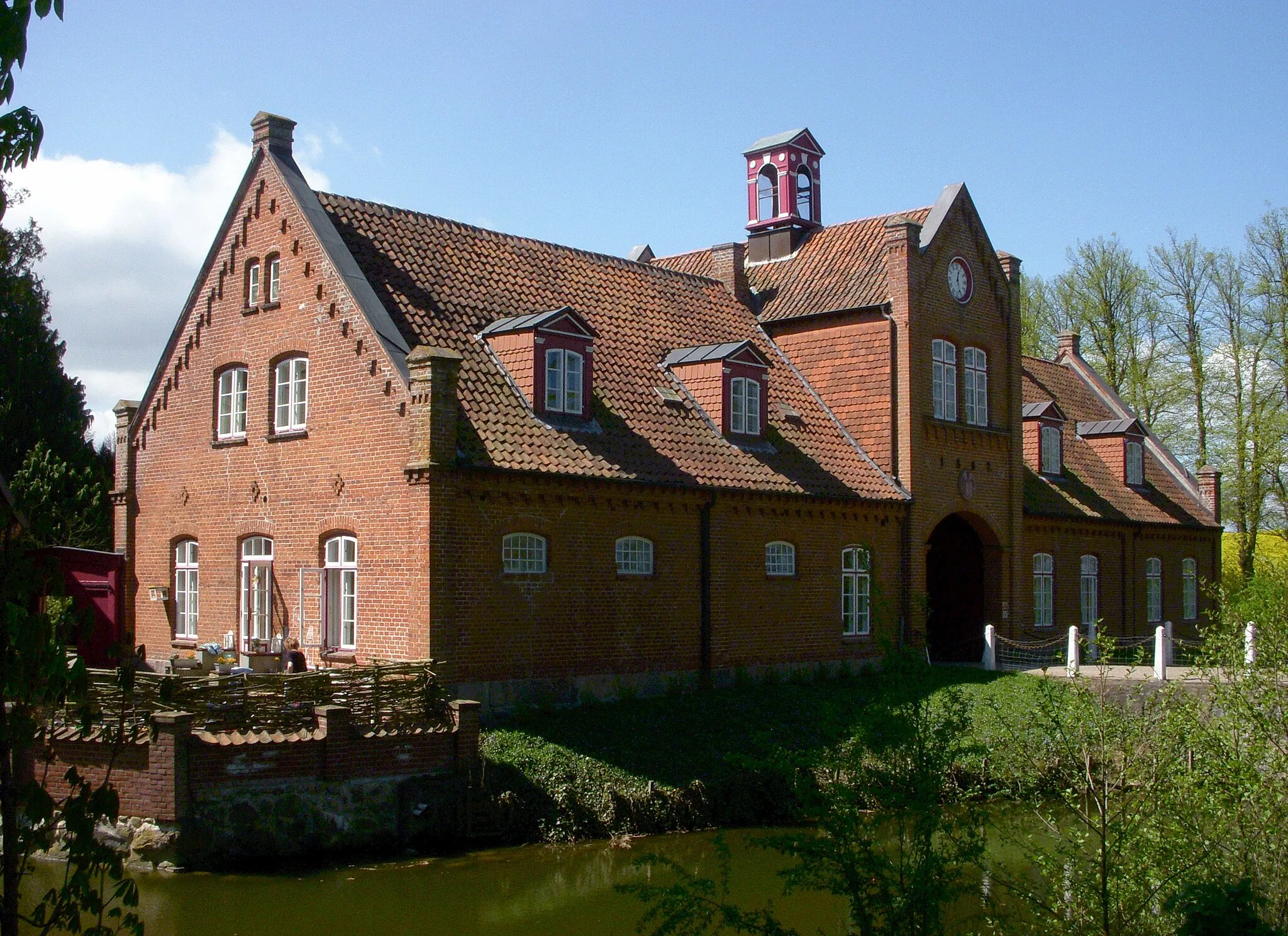 Photo showing: Gut Petersdorf, Torhaus