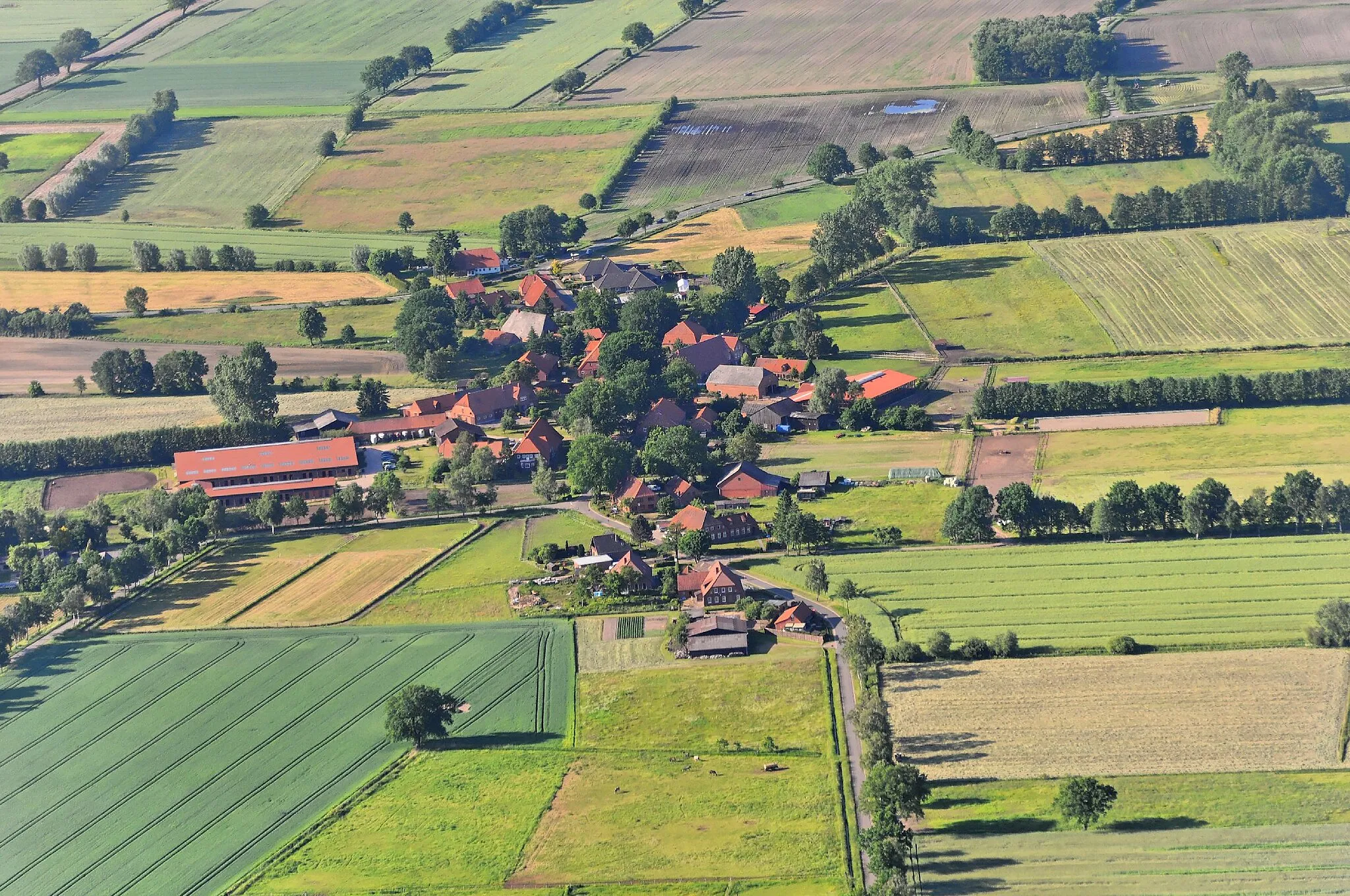 Photo showing: Das zur Gemeinde Bleckede gehörende Dorf Rosenthal. Überführungsflug vom Flugplatz Nordholz-Spieka über Lüneburg, Potsdam zum Flugplatz Schwarzheide-Schipkau