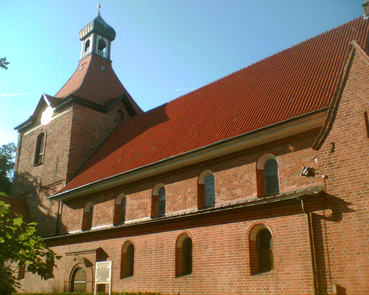 Photo showing: Südseite der Johanniskirche in Oldenburg in Holstein.