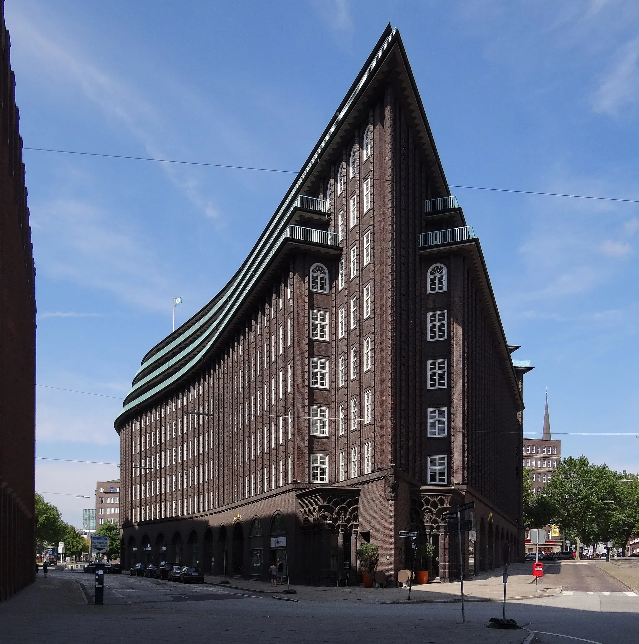 Photo showing: Chilehaus – Hamburg

This is a photograph of an architectural monument. It is on the list of cultural monuments of Hamburg, no. 29133.