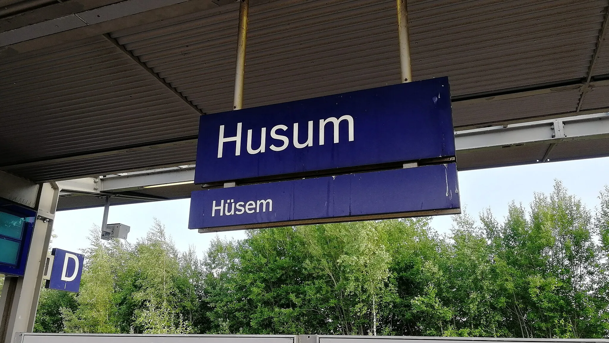 Photo showing: Bahnhofsschild Husum