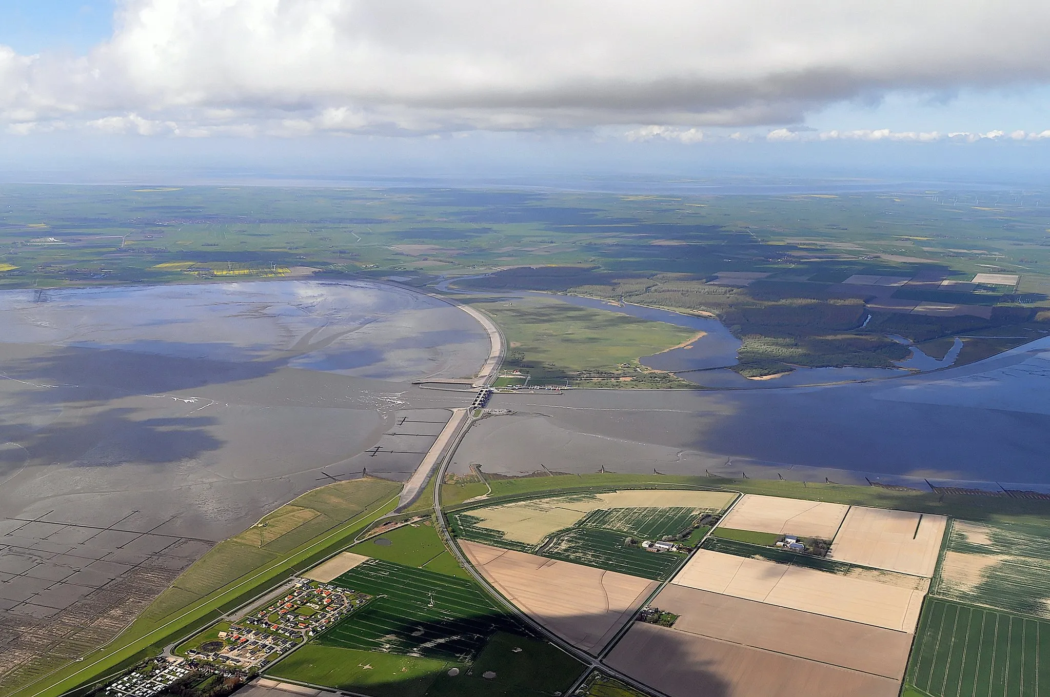 Photo showing: Luftbilder von der Nordseeküste 2012-05: Eidersperrwerk und Umgebung