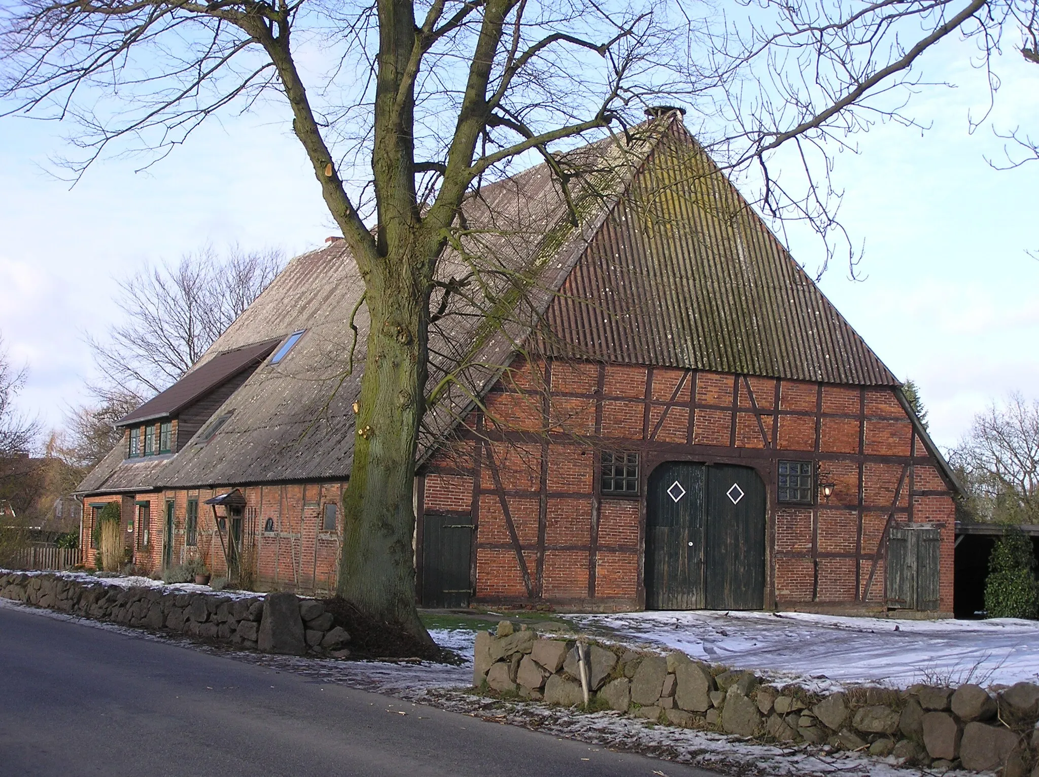Photo showing: Zweiständerhaus_Kasseburg Teile aus dem 18. Jahrhundert, 1923 nach Brand restauriert, Eternitdach von 1963
