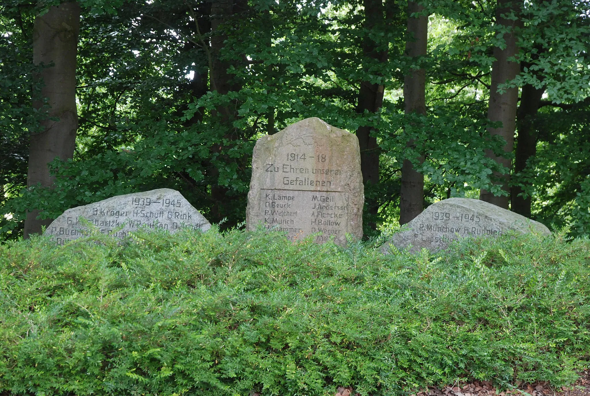Photo showing: Denkmal für gefallen Bürger aus Groß Parin