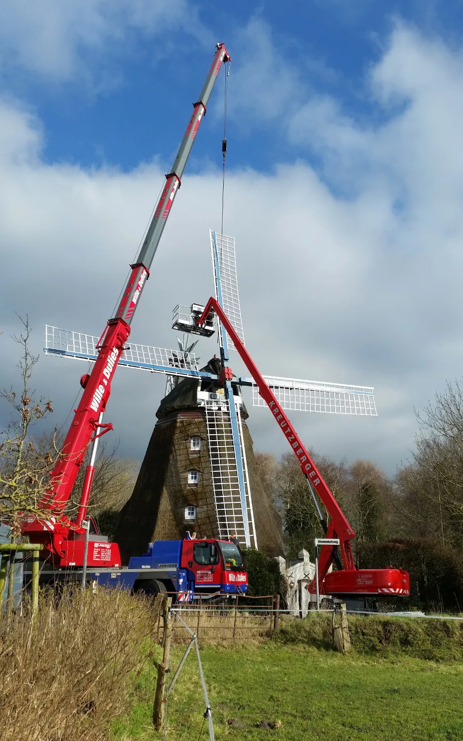 Photo showing: am 14. Februar 2020 bekommt die Mühle Fortuna neue Flügelbäume und Jalousien