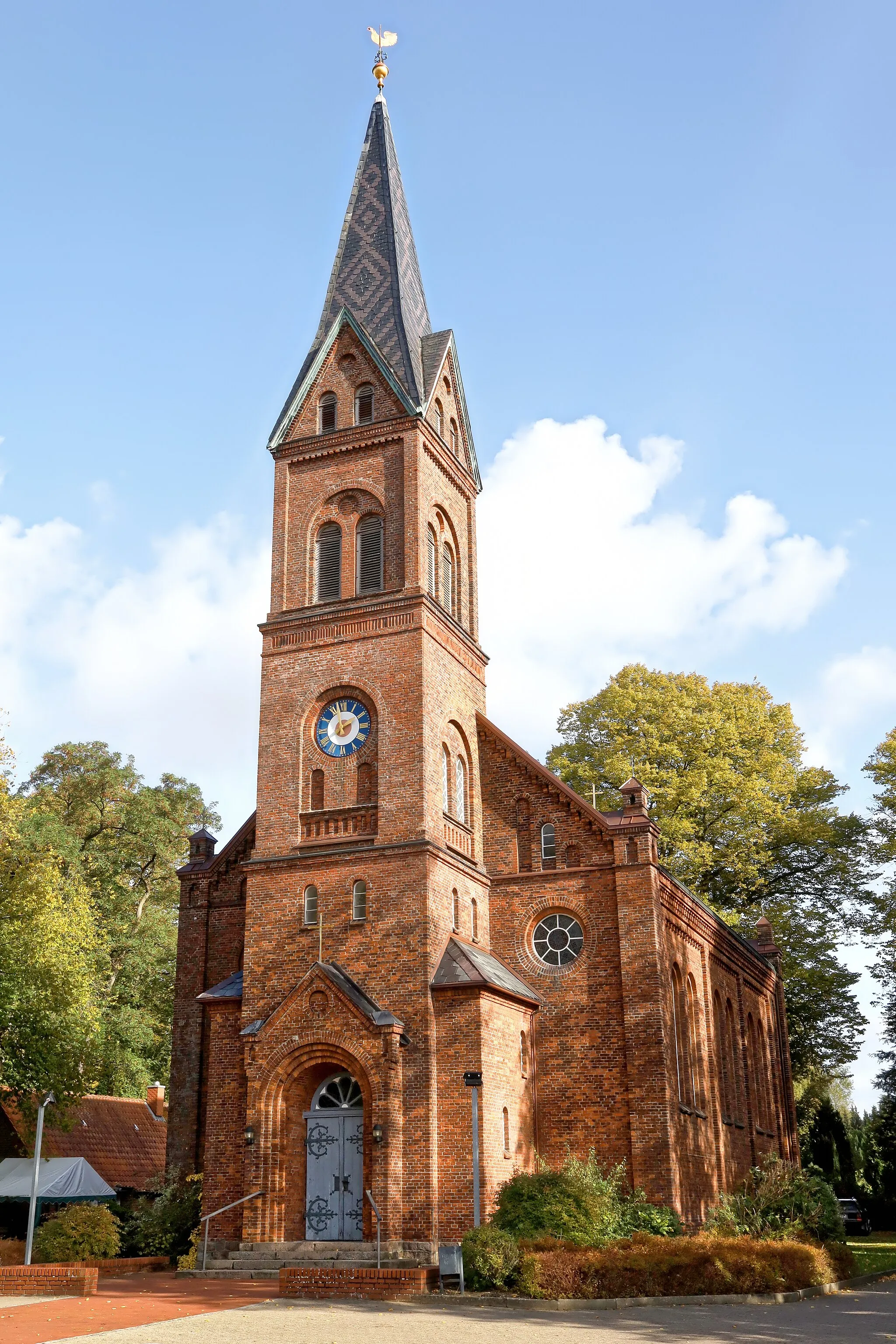 Photo showing: Erlöserkirche Henstedt (Ev.-Luth.) in Henstedt-Ulzburg, Oktober 2020, Baudenkmal ID 19795