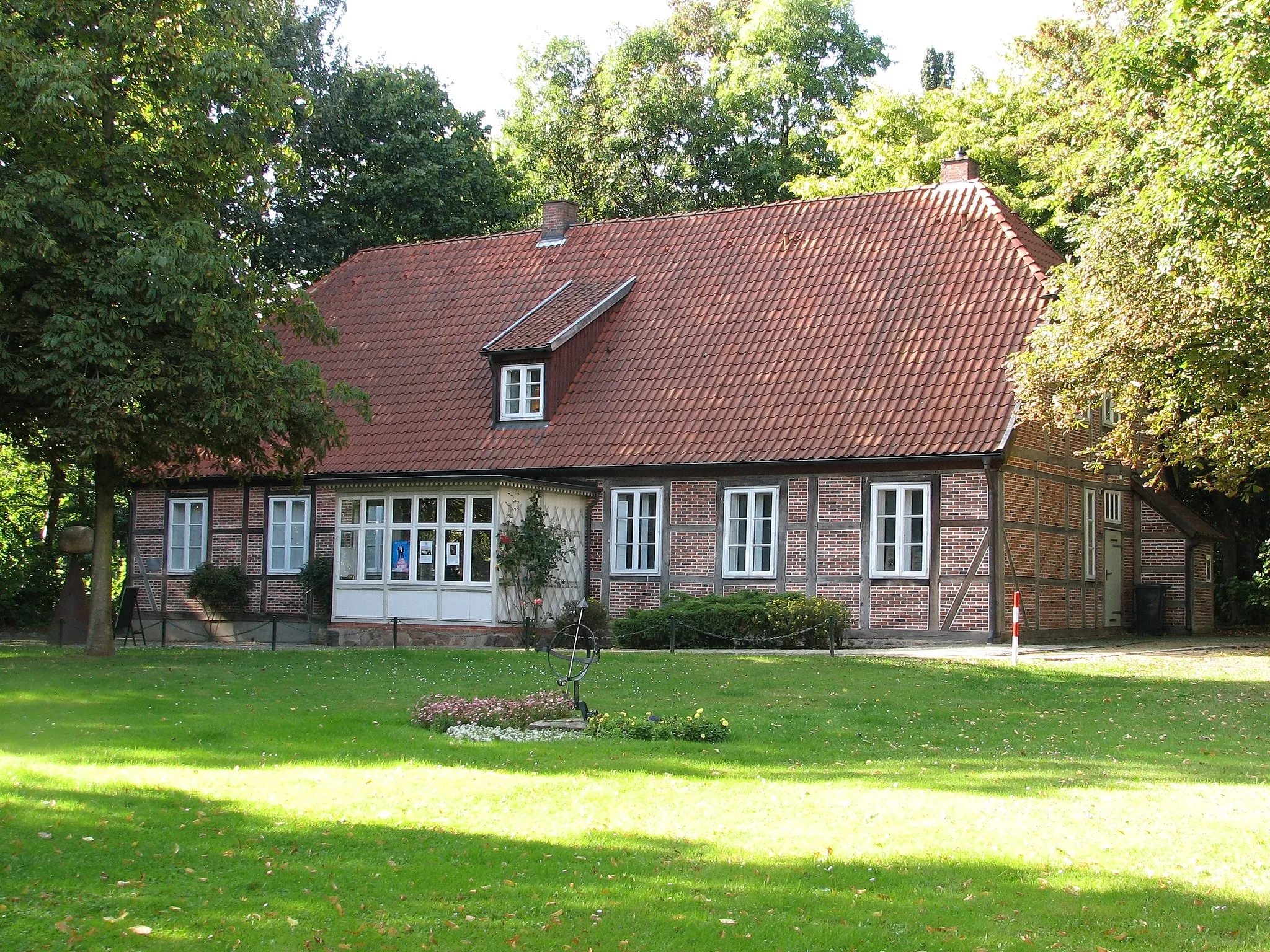 Photo showing: Das Amtsrichterhaus in Schwarzenbek innmitten einer Parkanlage.