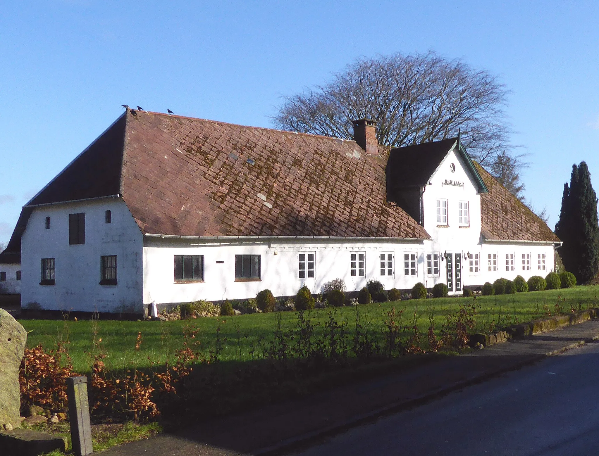 Photo showing: Altes Anwesen in der Gemeinde Bolderslev im Kirchsoiel Bjolderup Sogn, Syddanmark - Foto Wolfgang Pehlemann P1350983