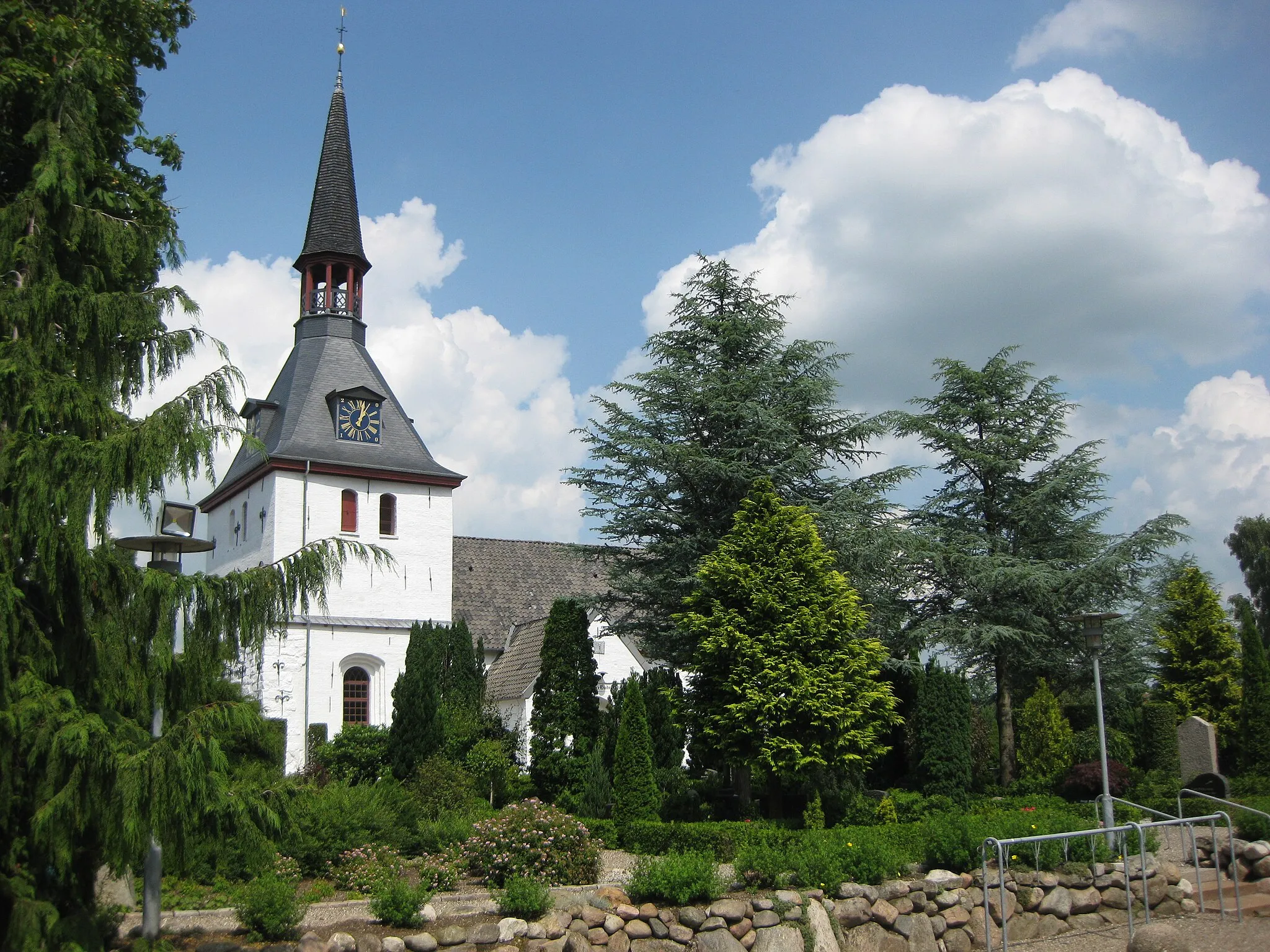 Photo showing: The church "Tinglev Kirke" in the small town "Tinglev". The town is located in Southern Jutland (in south Denmark).