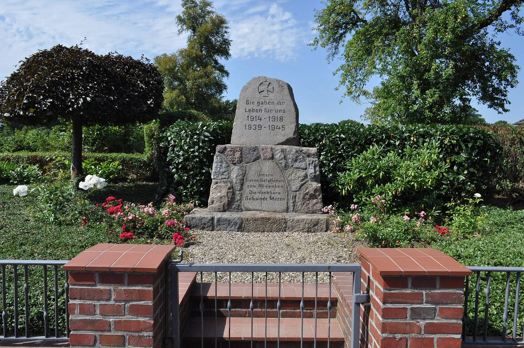 Photo showing: Kriegerdenkmal der Gemeinde Mözen.