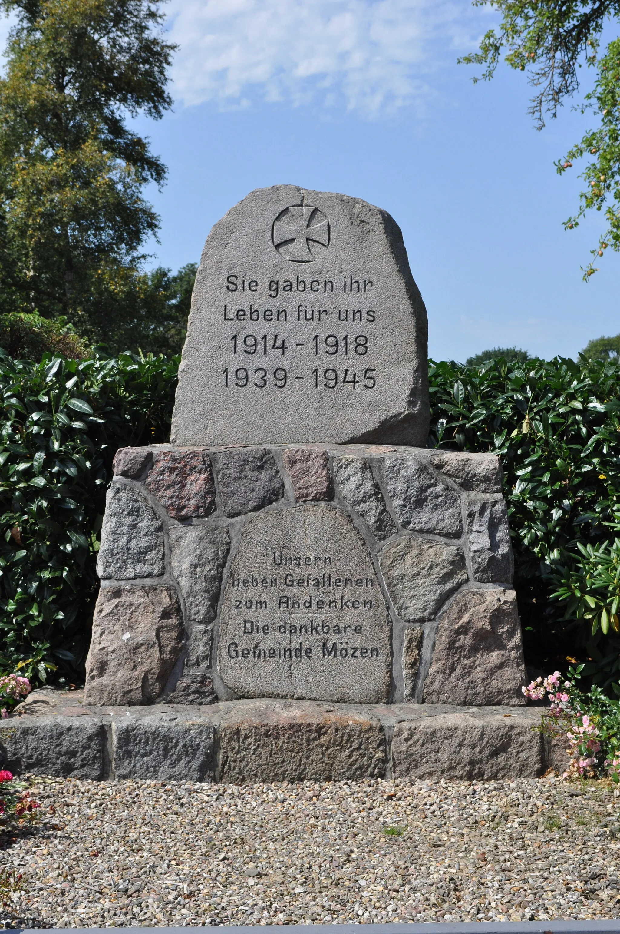 Photo showing: Kriegerdenkmal der Gemeinde Mözen.