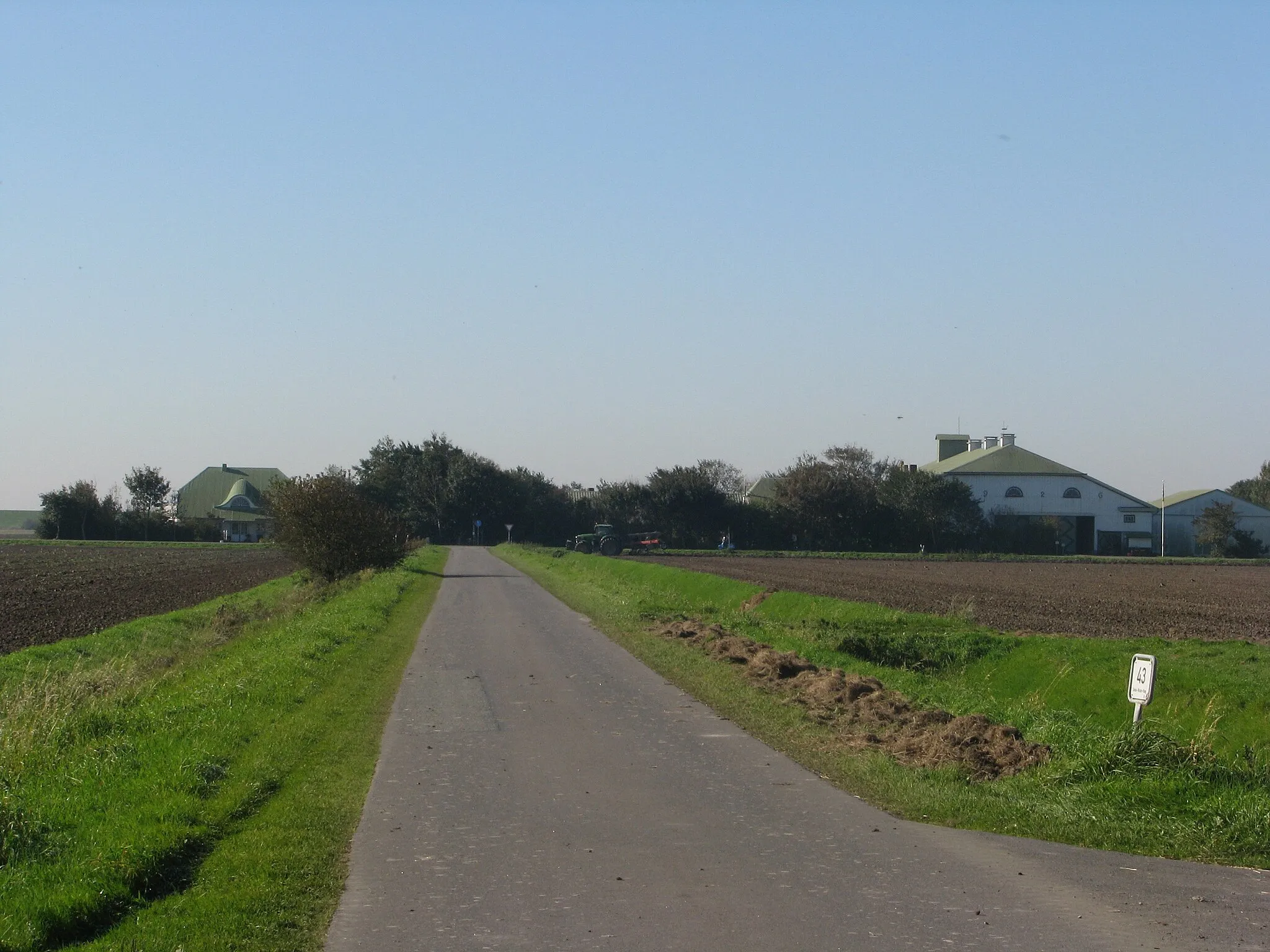 Photo showing: Hof Lüderitzbucht is a farm located in Sönke-Nissen-Koog in the Schleswig-Holstein municipality of Reußenköge, Germany.